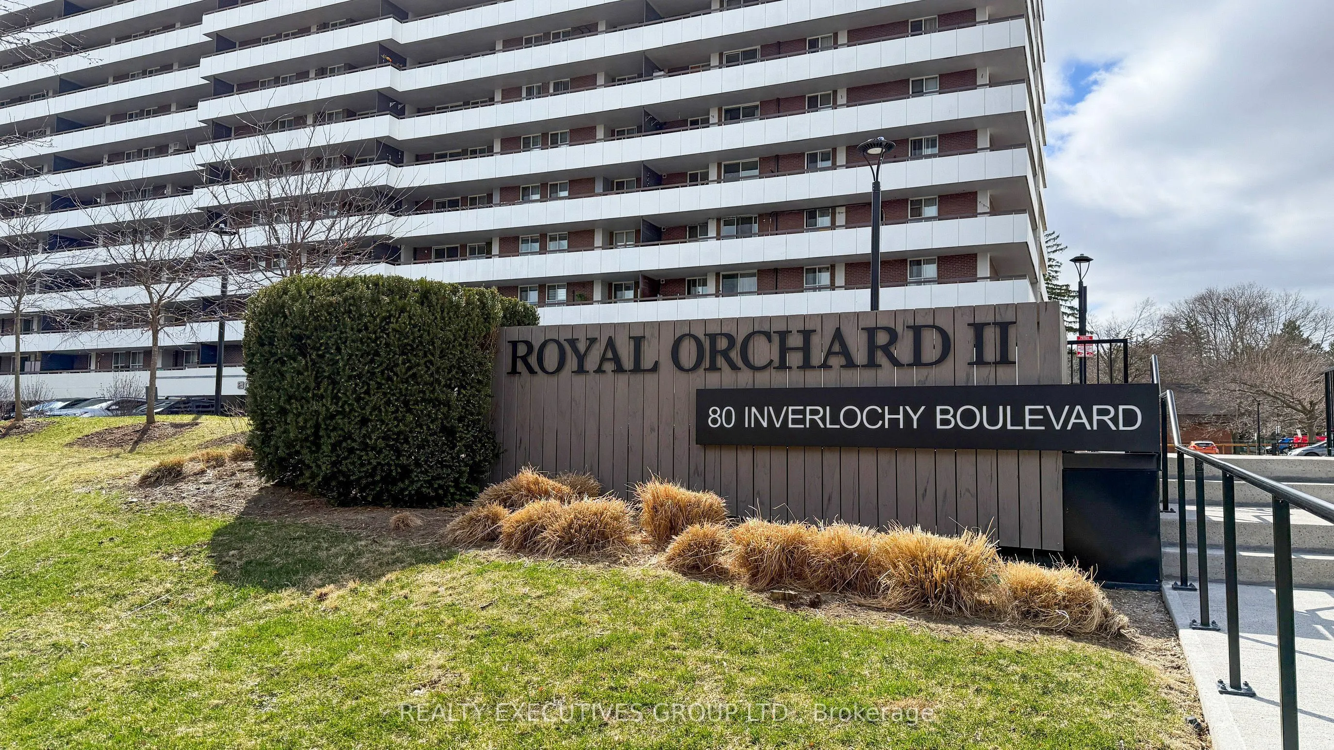 80 Inverlochy Boulevard, #701