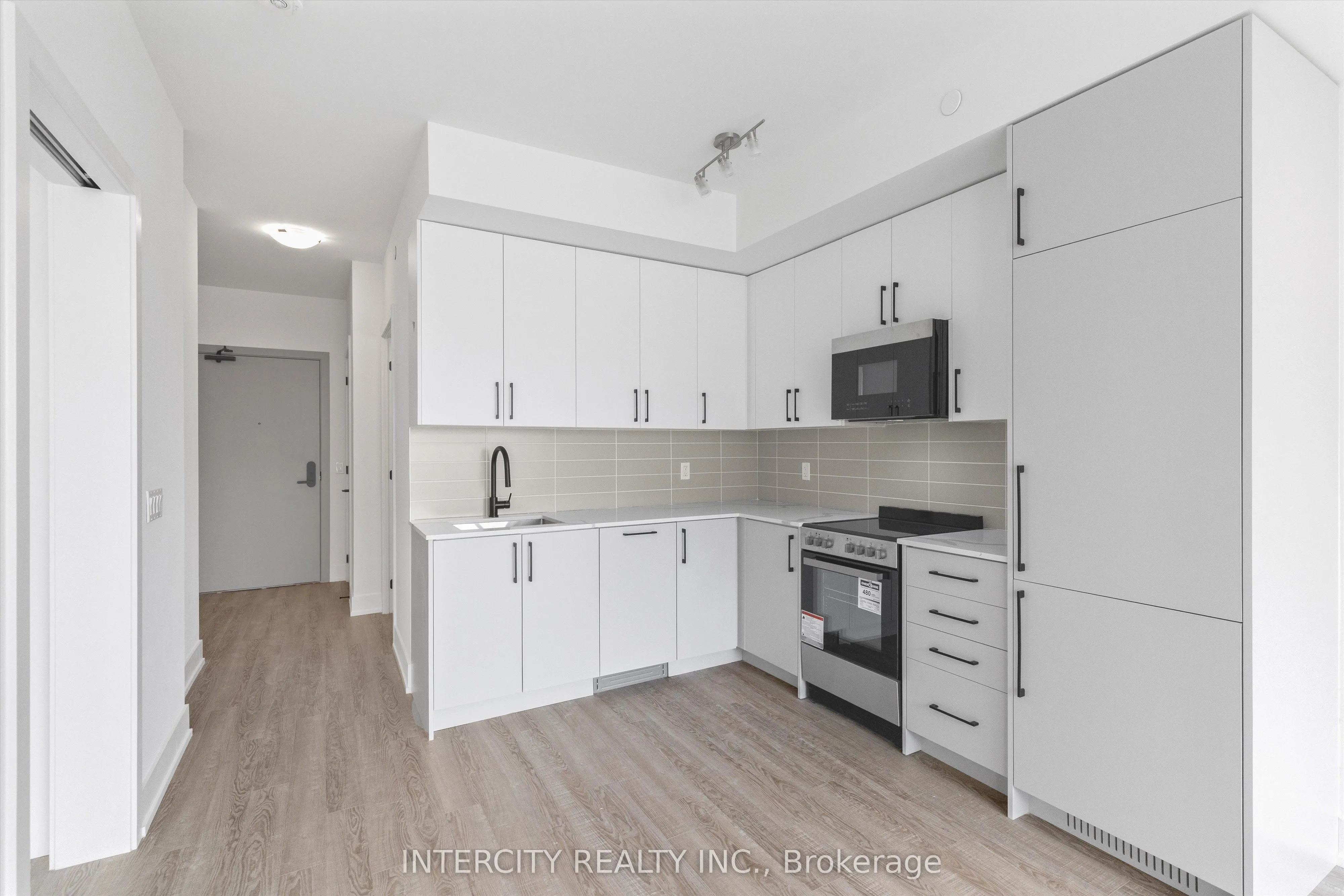 2075 King Road, #250