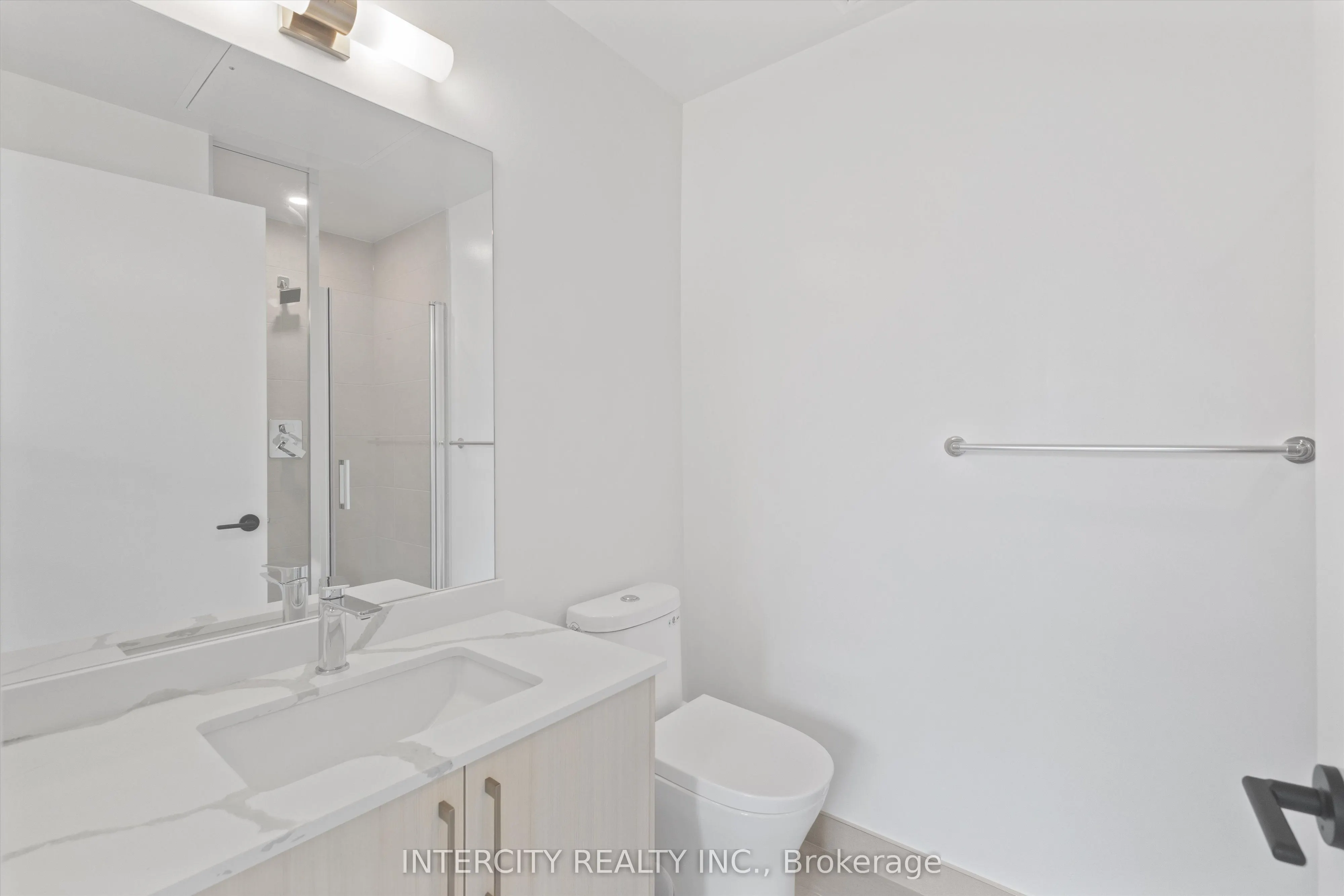 2075 King Road, #250