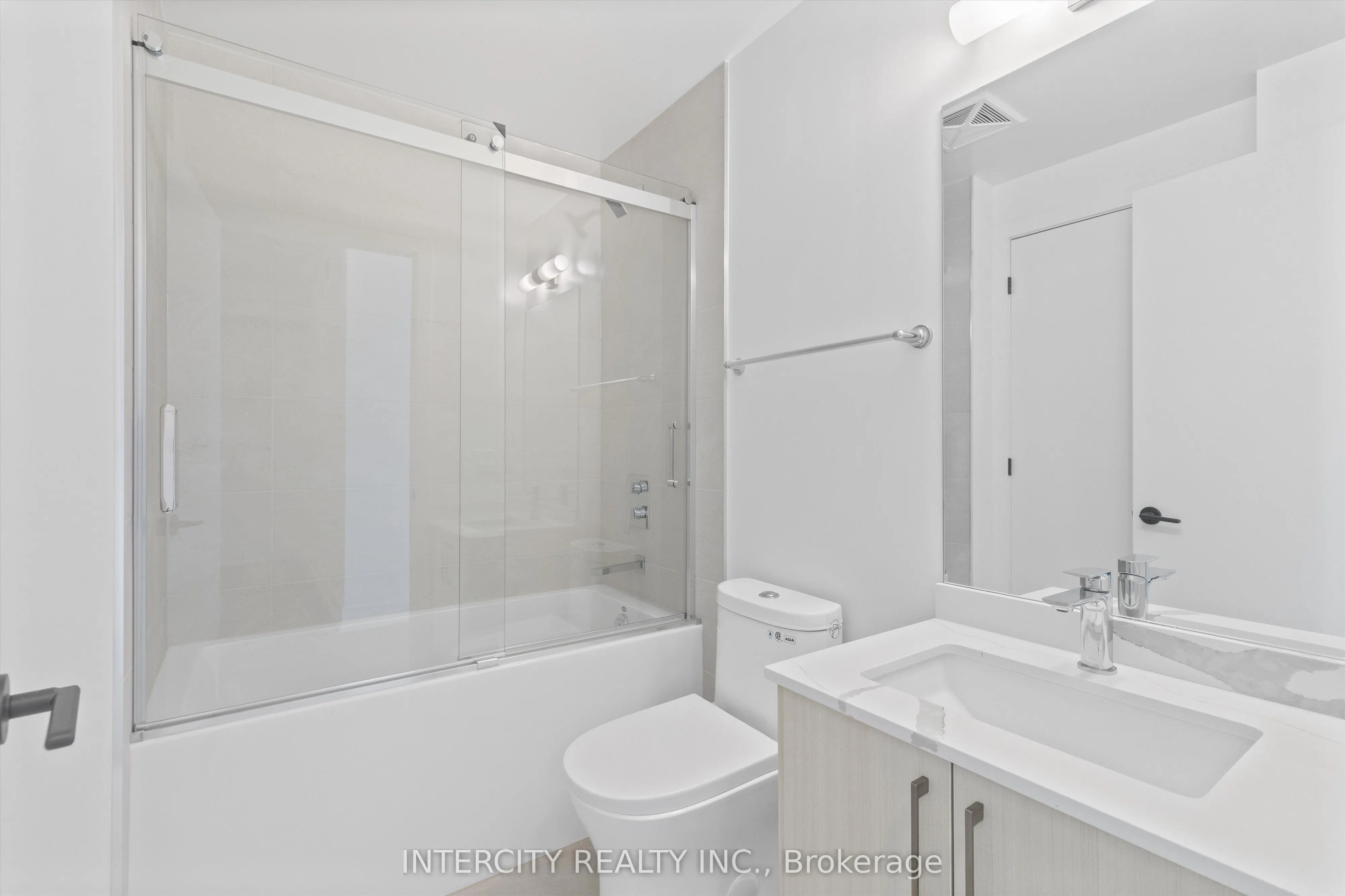 2075 King Road, #250