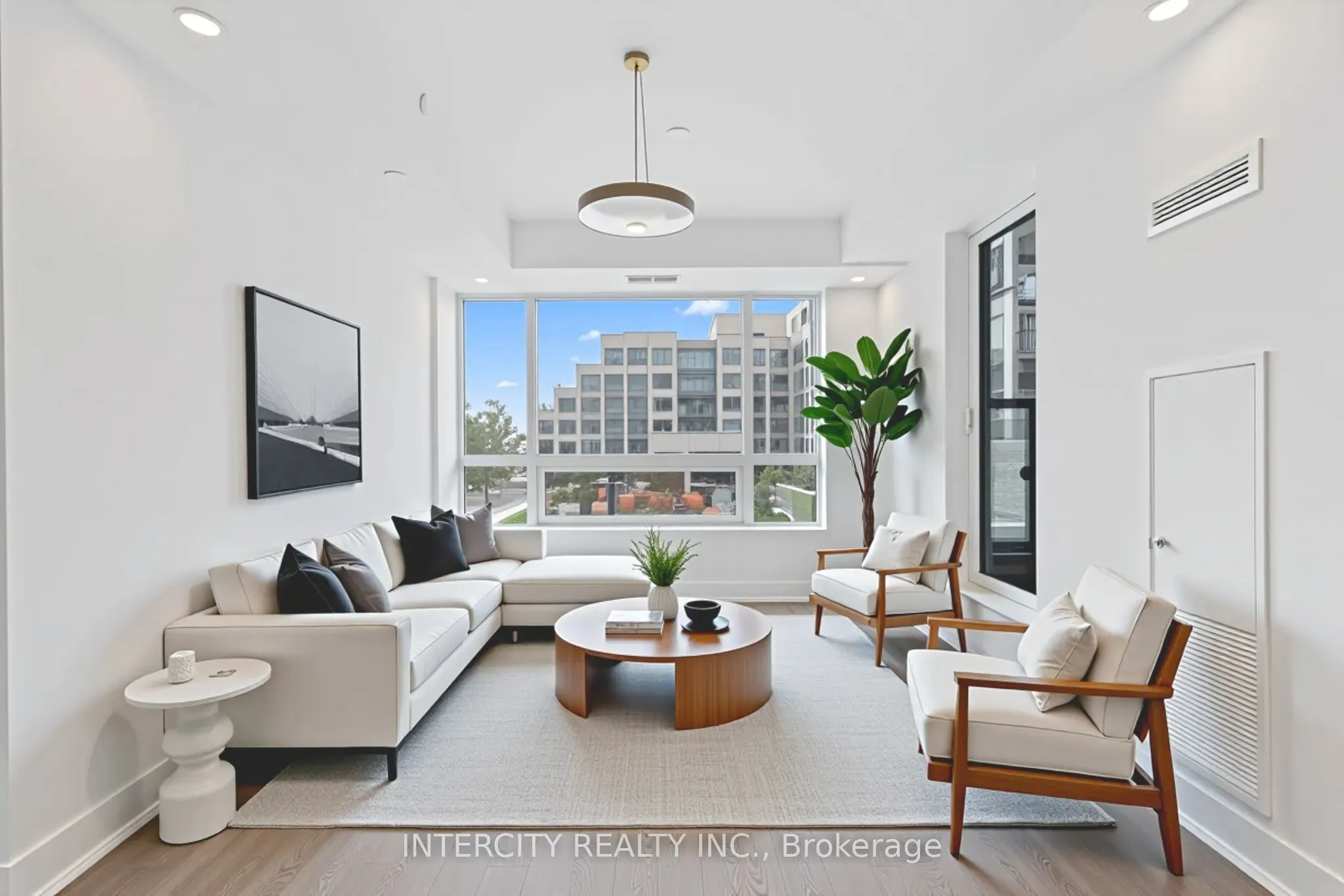 2075 King Road, #250