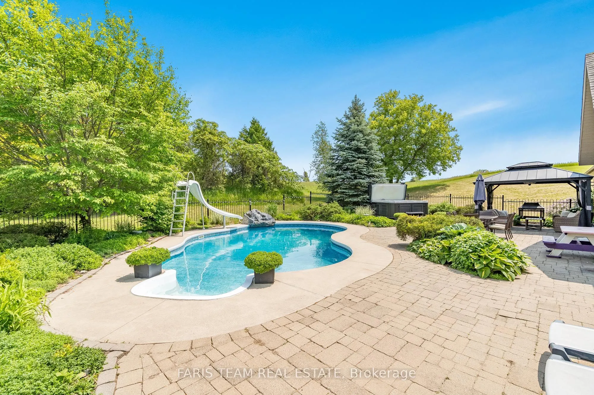 9229 25 Sideroad Adjala