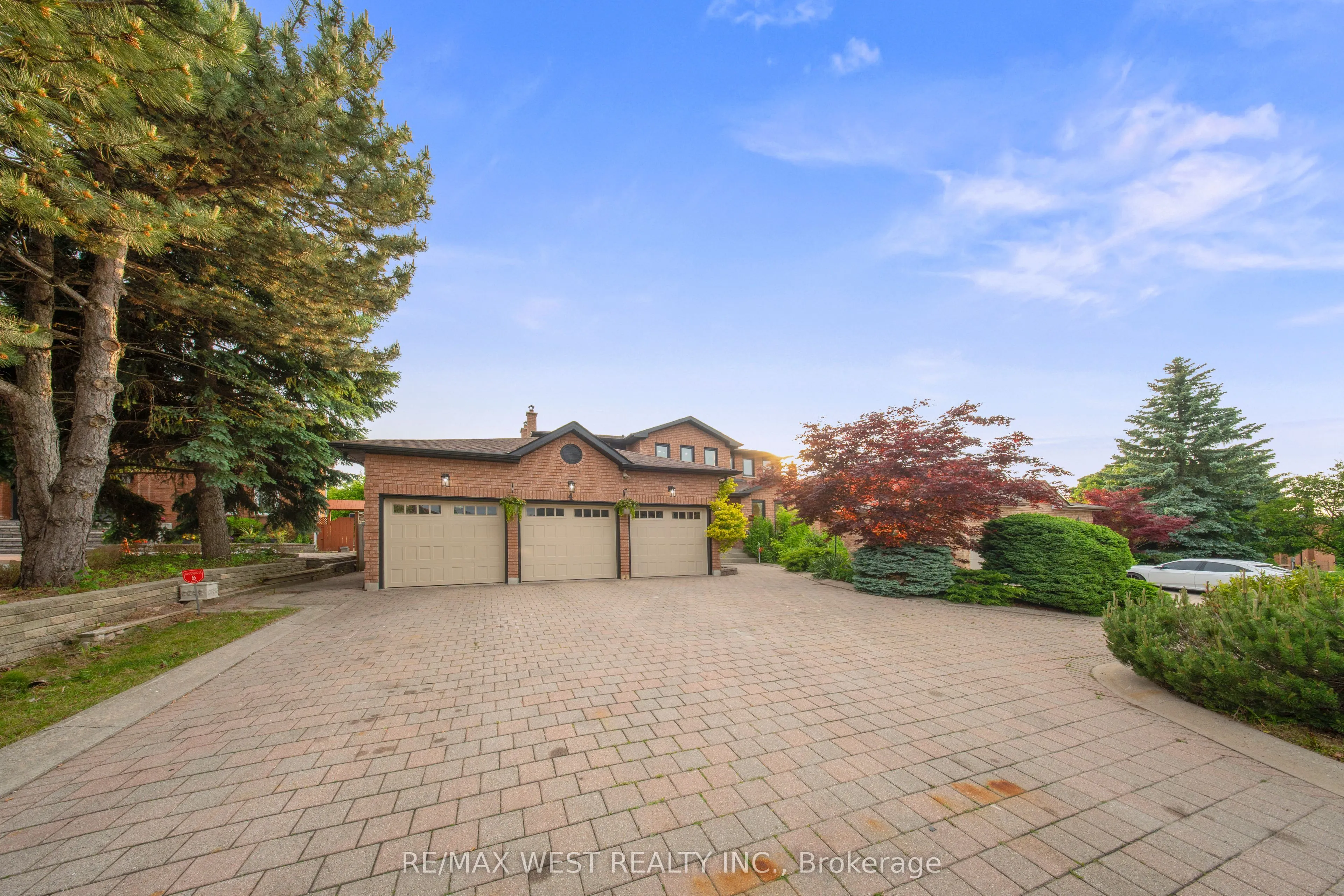 4 Snowcrest Crescent