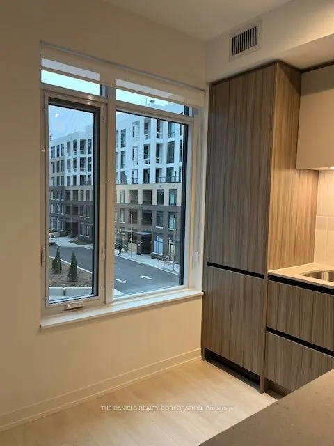 8 Beverley Glen Boulevard, #306