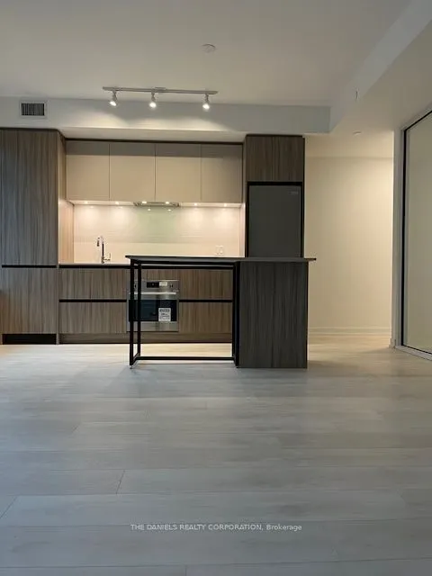 8 Beverley Glen Boulevard, #306