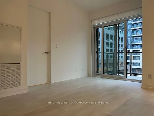8 Beverley Glen Boulevard, #306