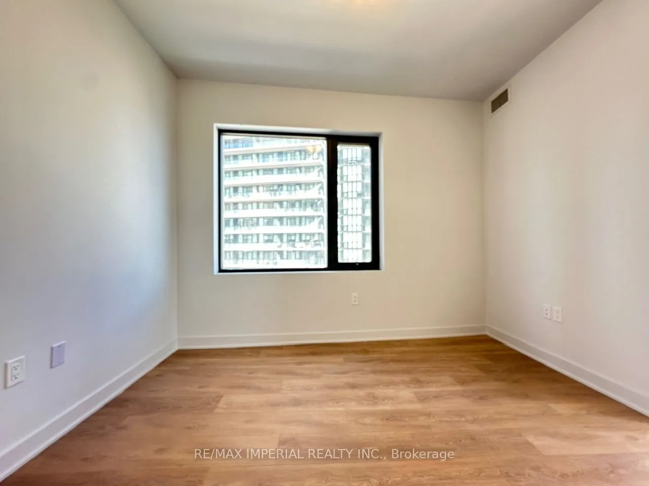 2920 HWY 7, #2406