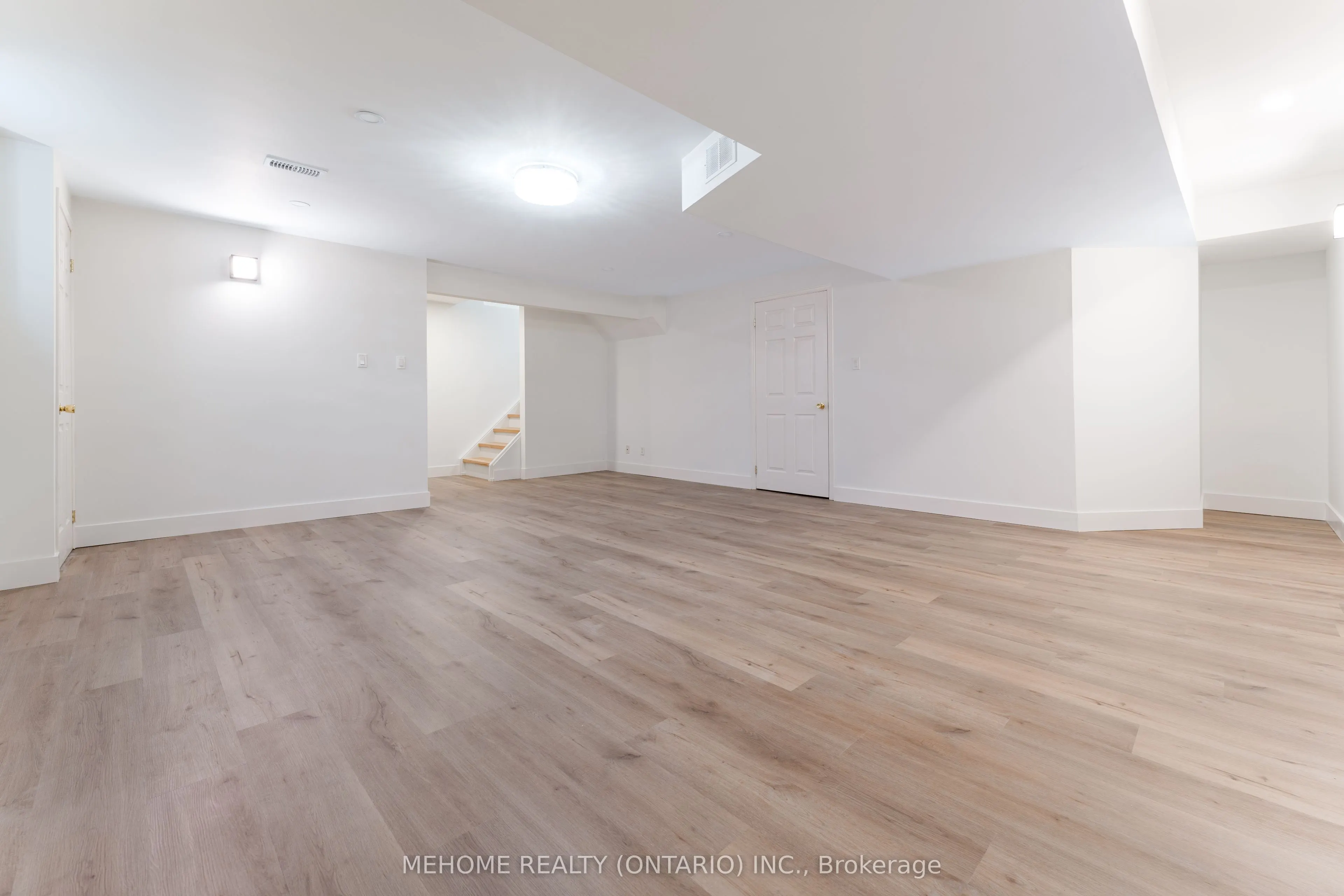38 Desert View Crescent