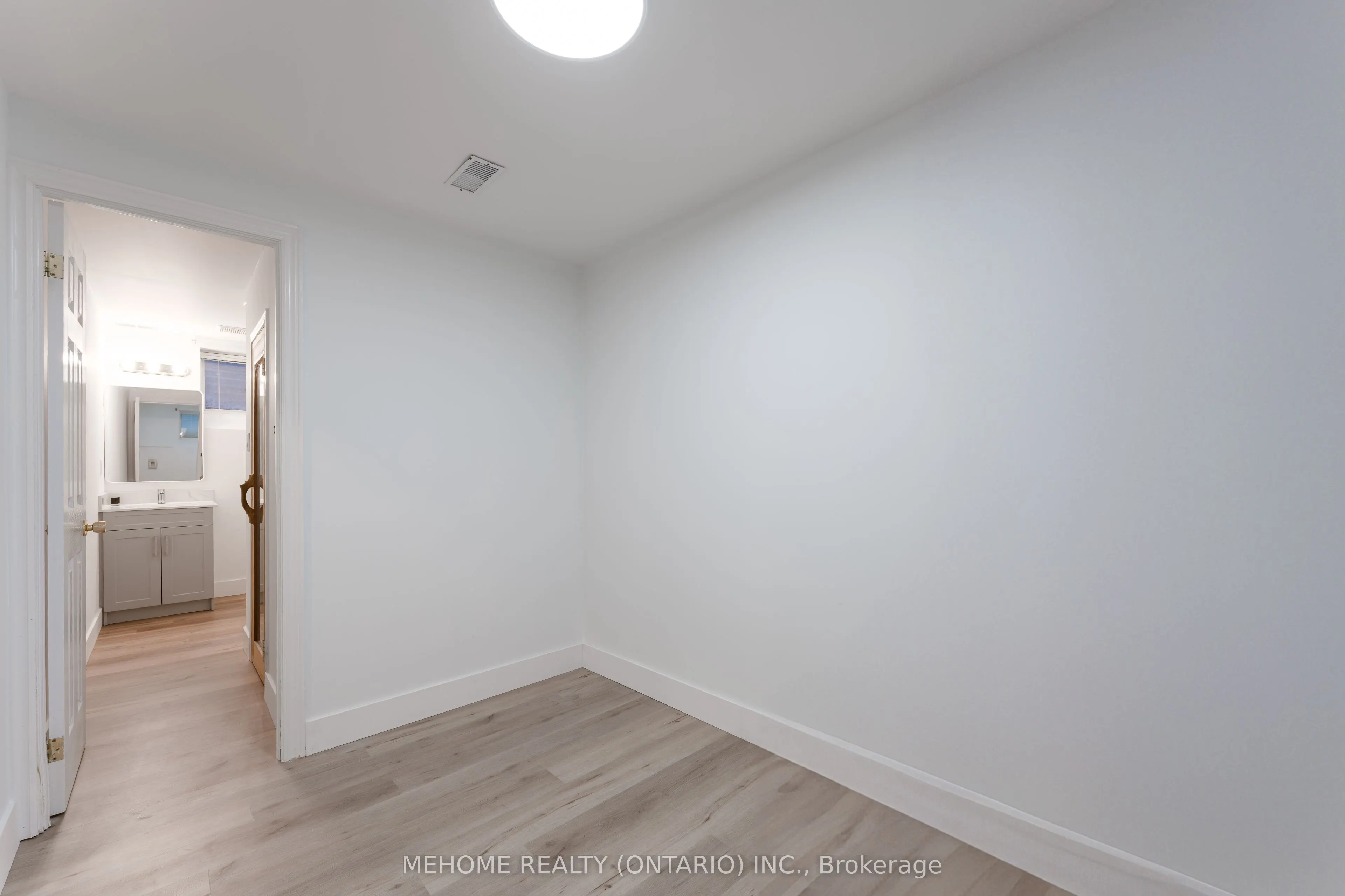 38 Desert View Crescent