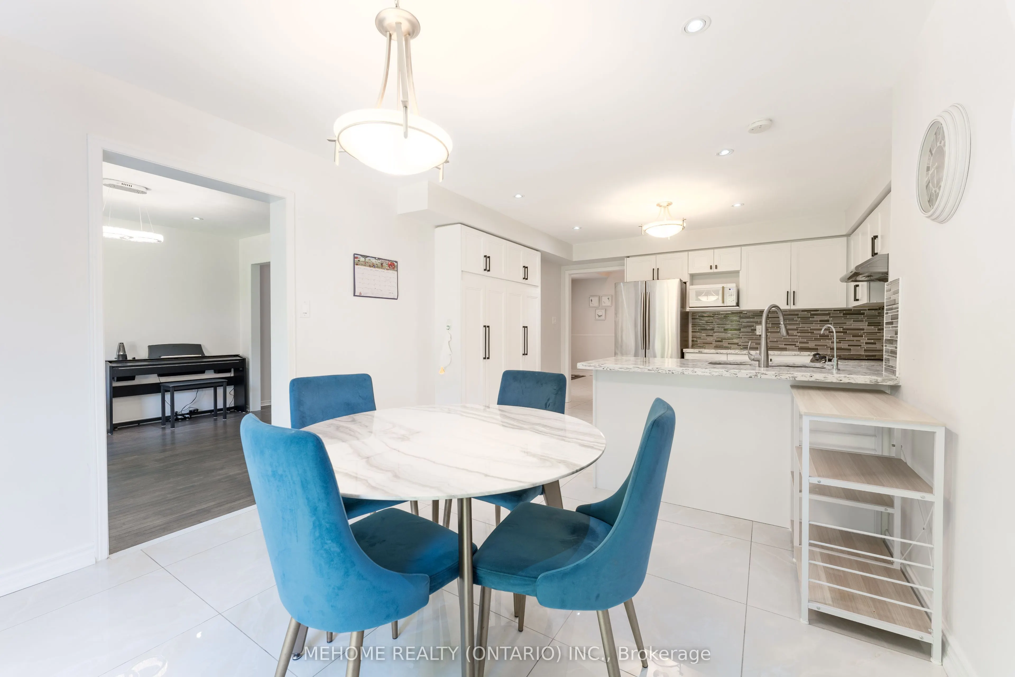 38 Desert View Crescent