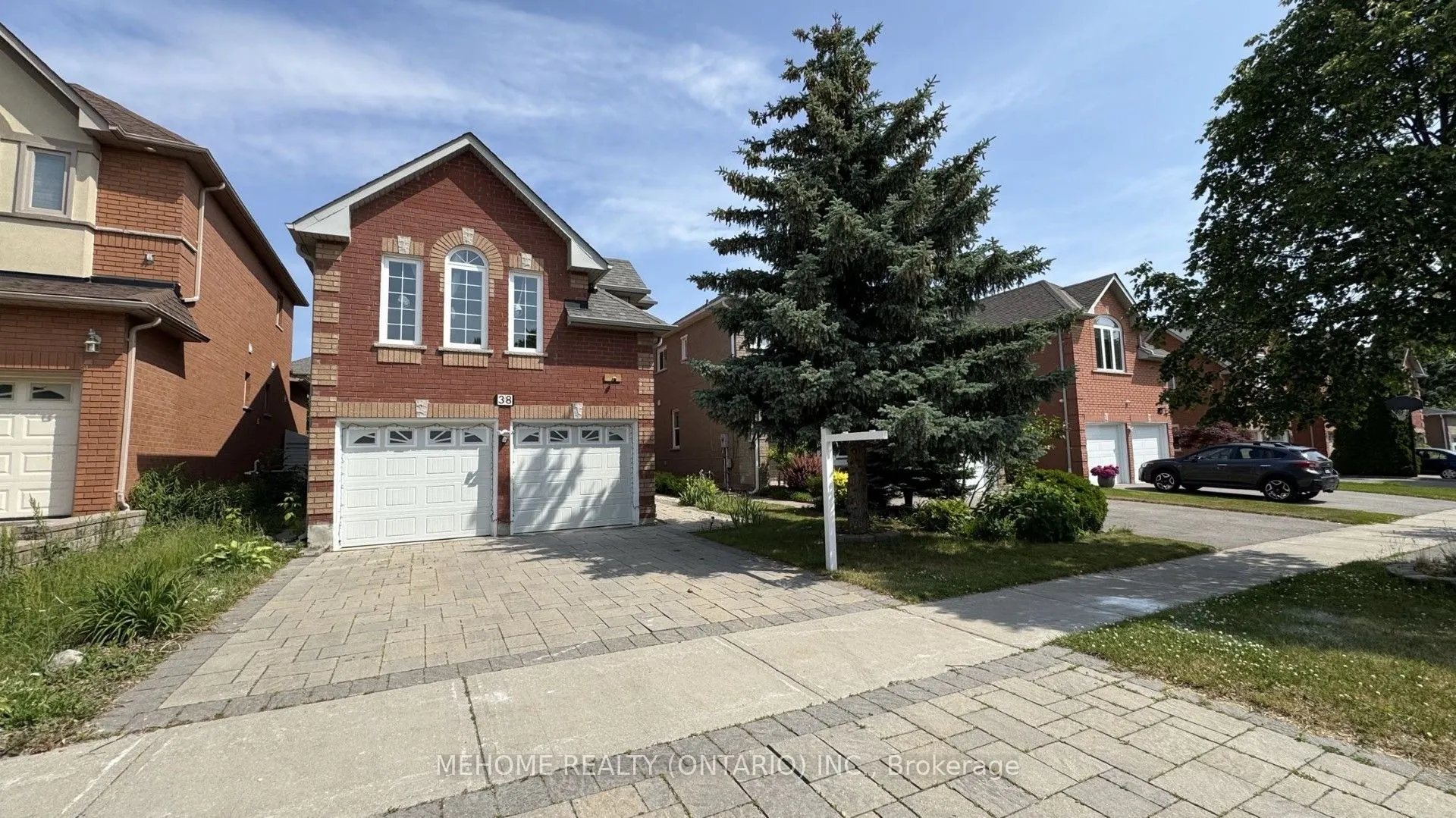 38 Desert View Crescent