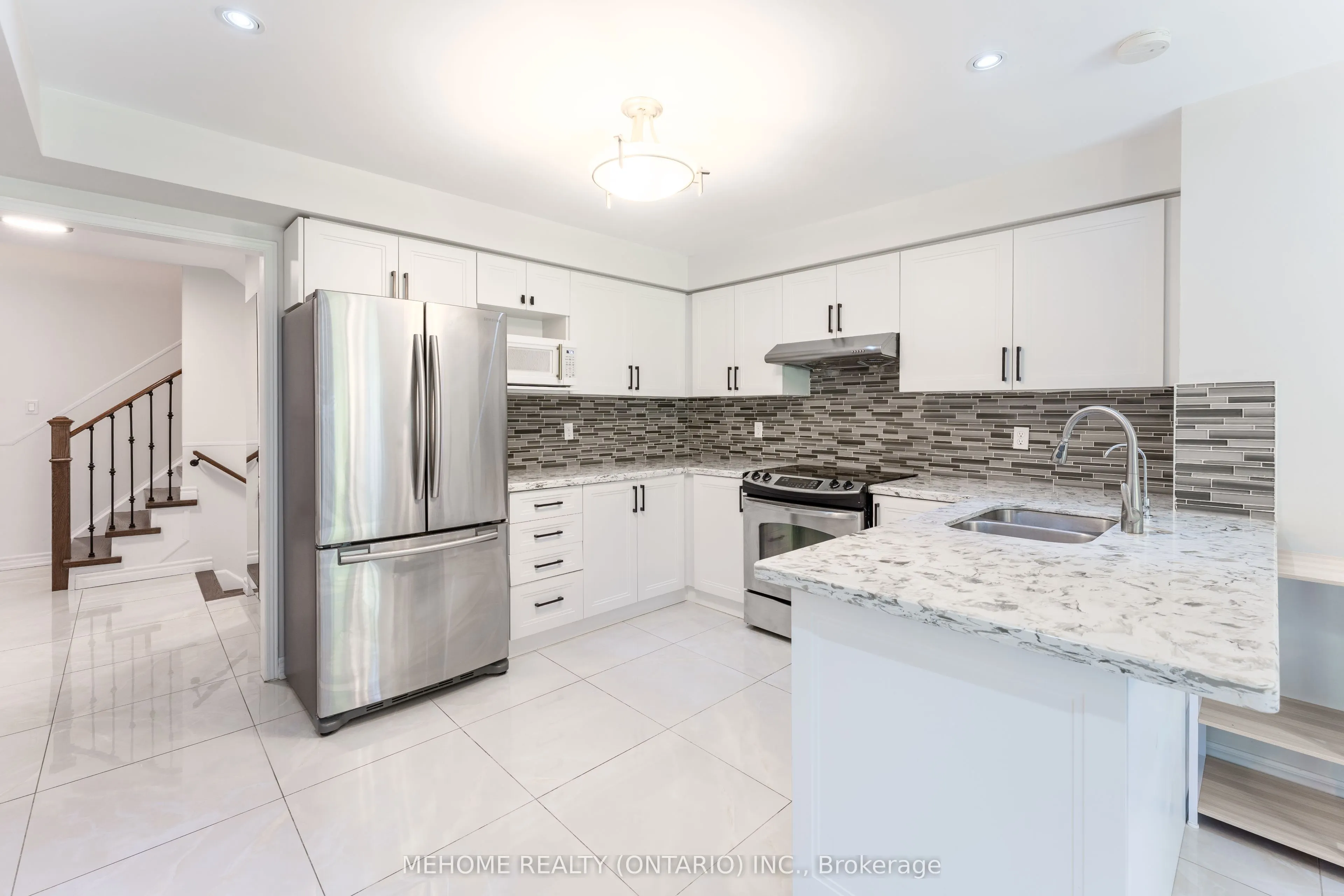 38 Desert View Crescent