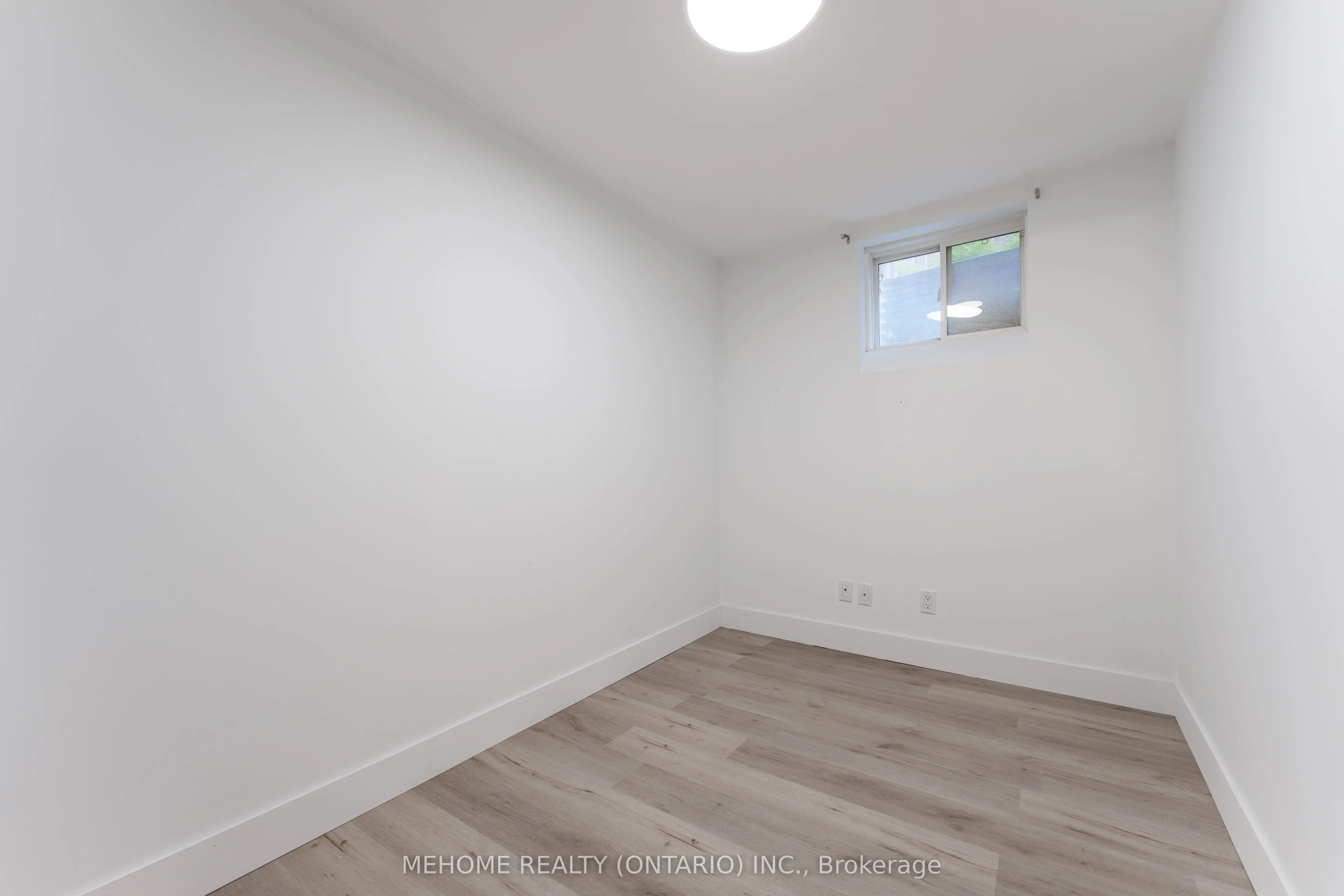 38 Desert View Crescent