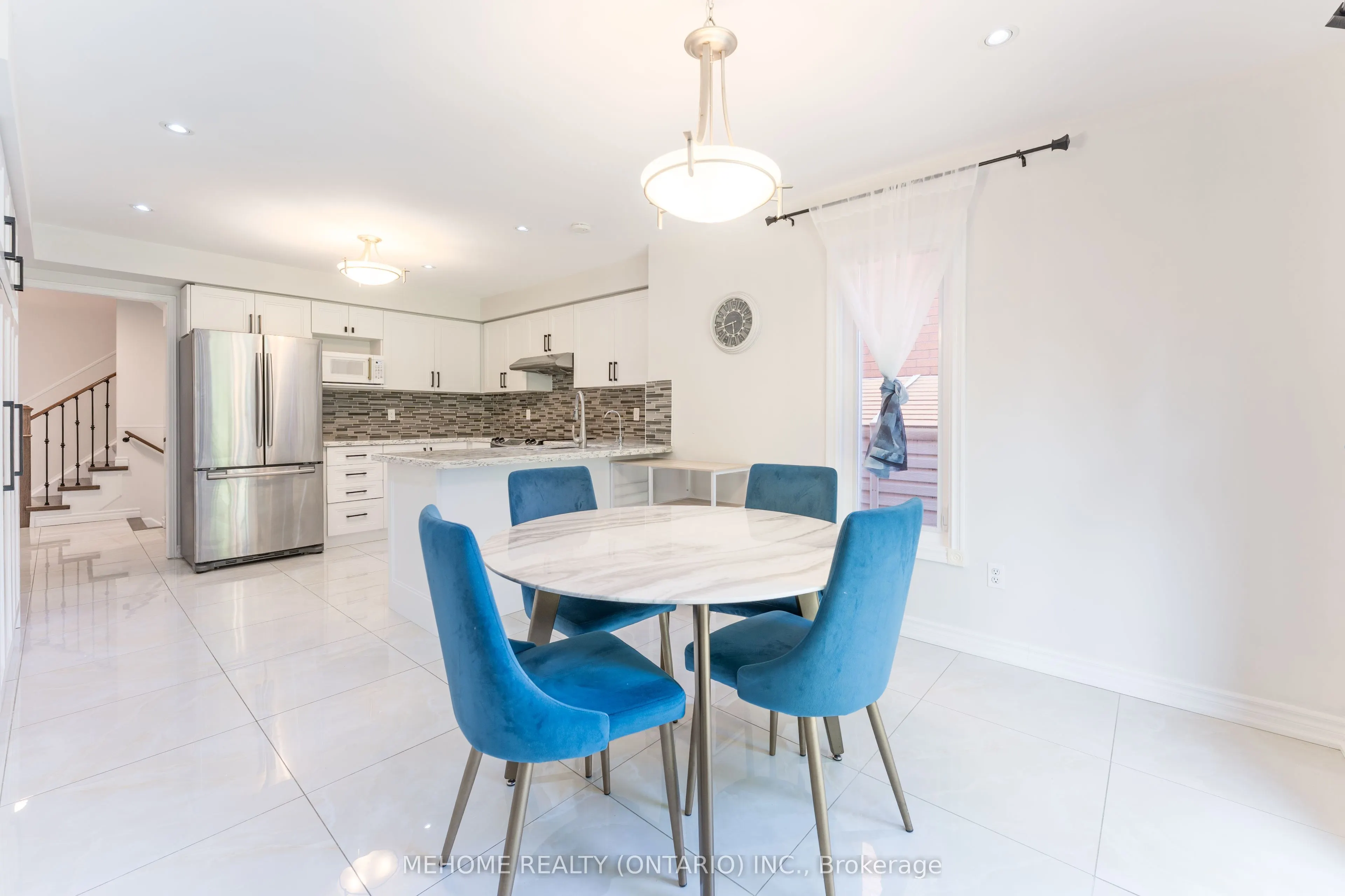 38 Desert View Crescent