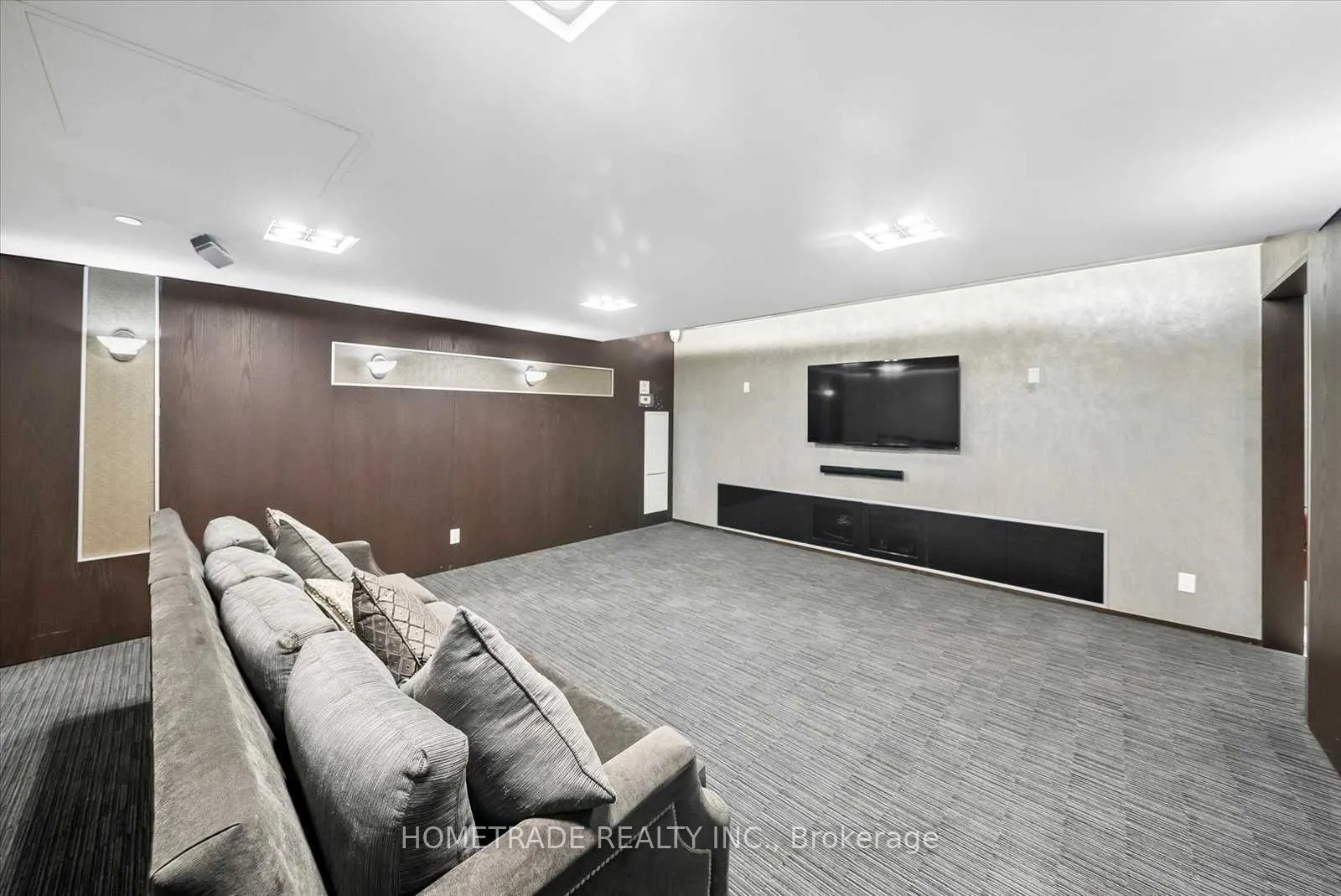 9090 Yonge Street, #201B