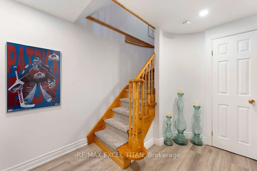 8 McNairn Court