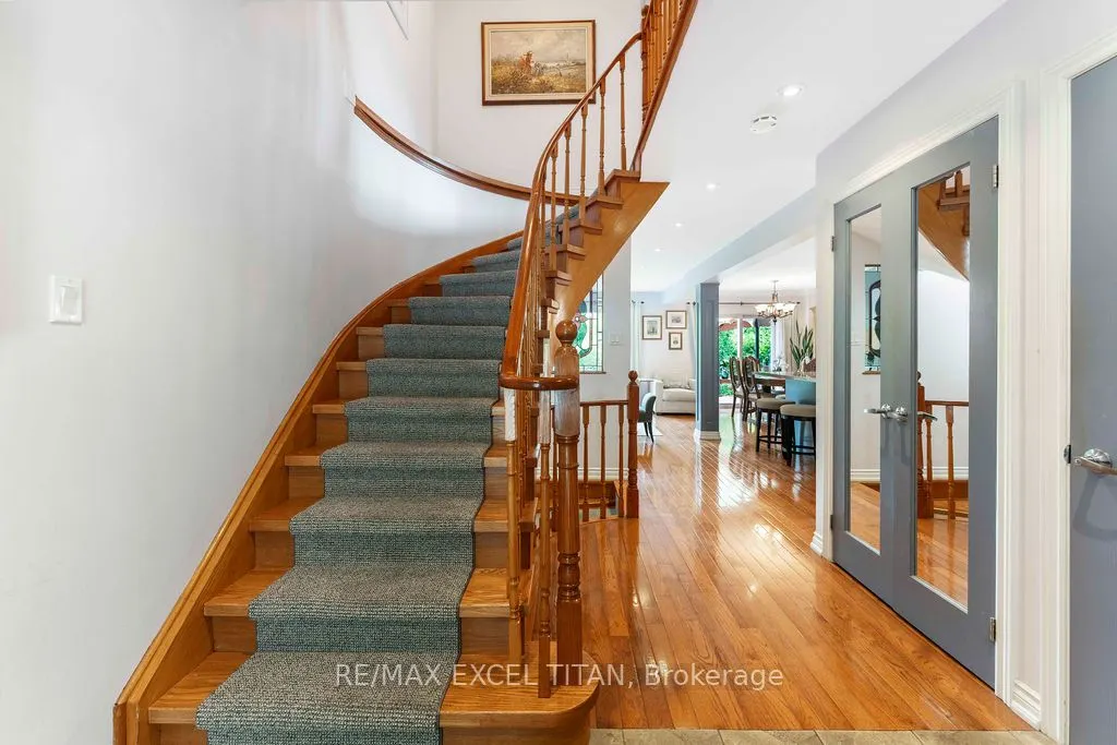 8 McNairn Court