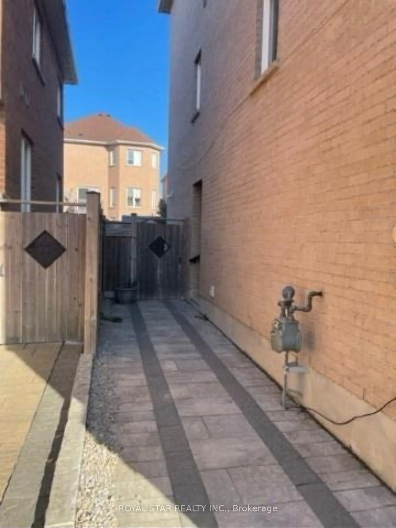 14 Chayna Crescent, #Main
