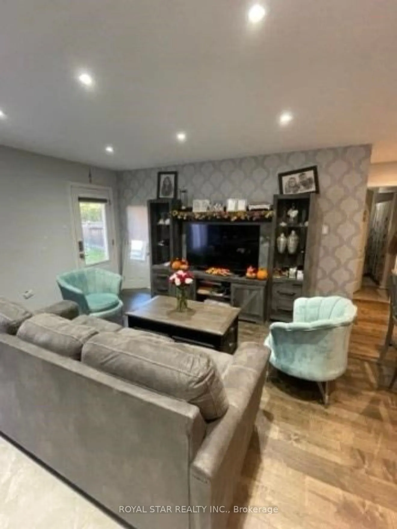 14 Chayna Crescent, #Main