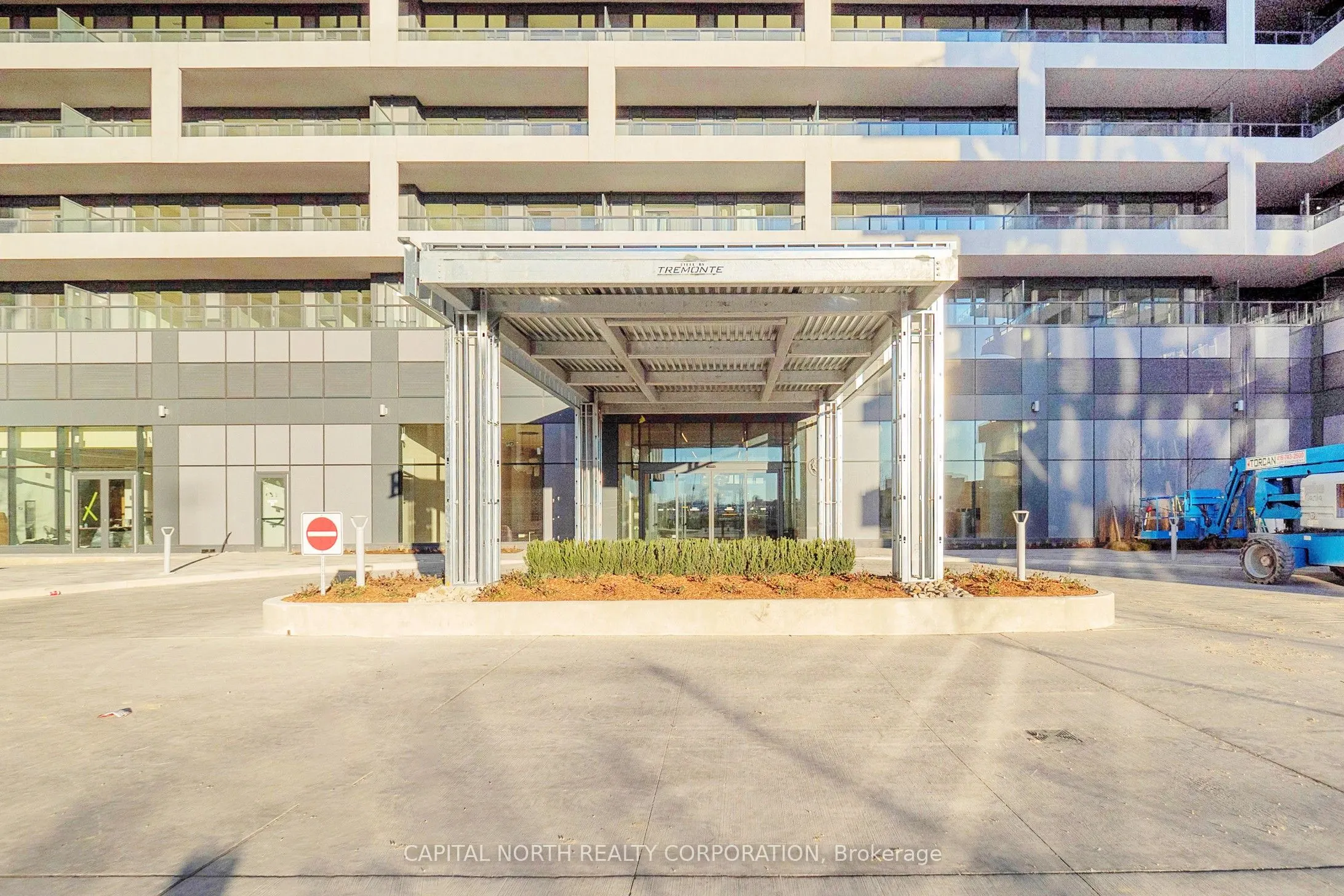 8960 Jane Street, #334