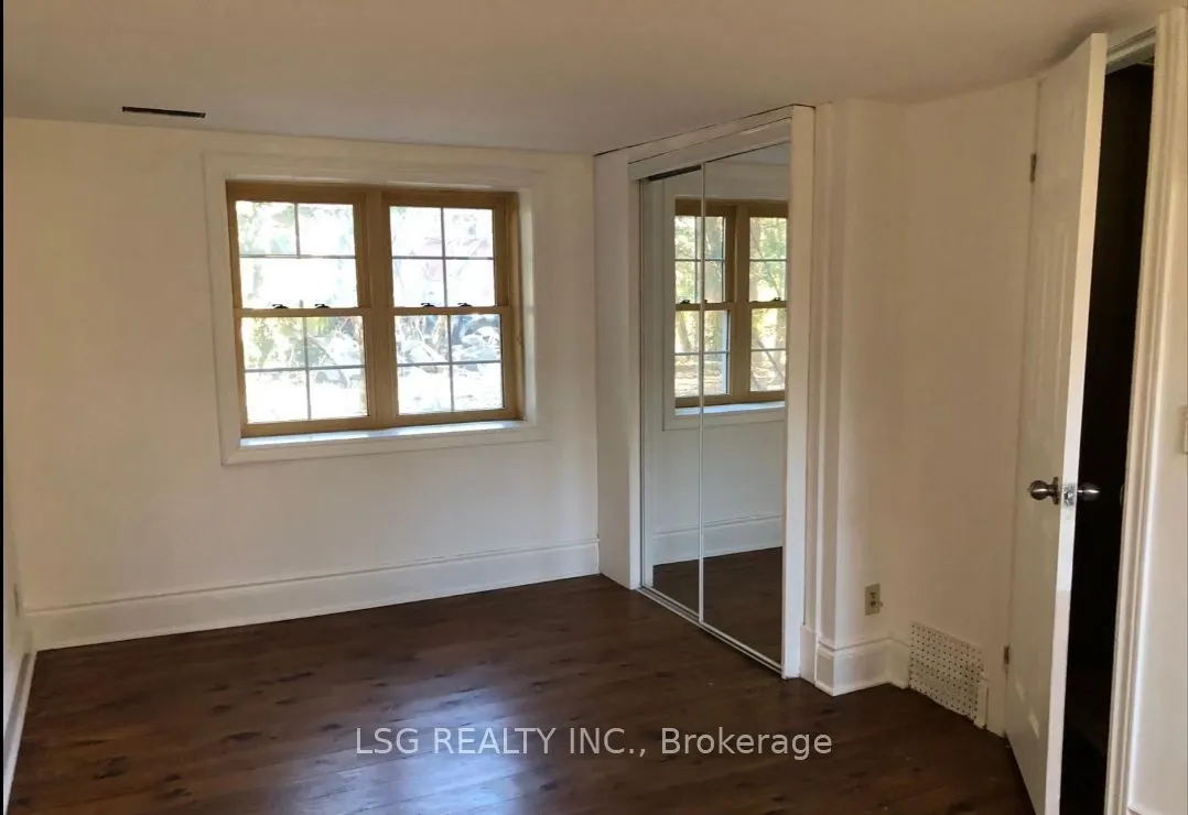 521 Wellington Street W