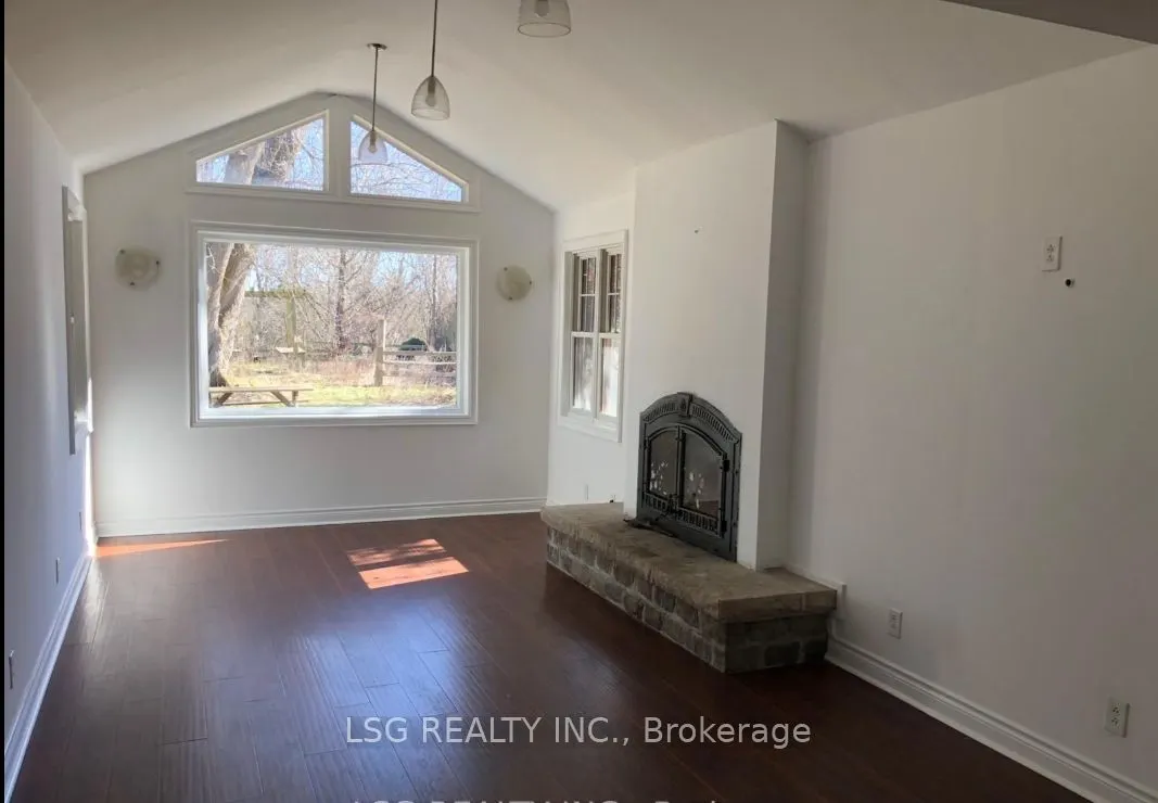 521 Wellington Street W