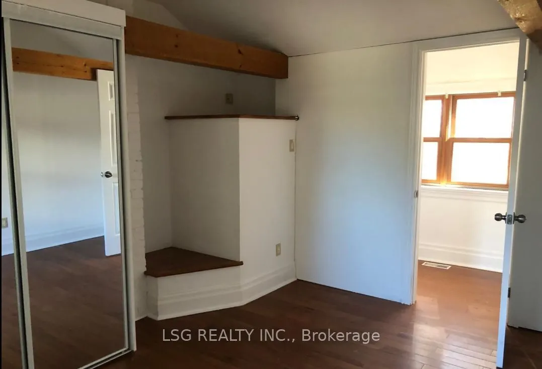 521 Wellington Street W