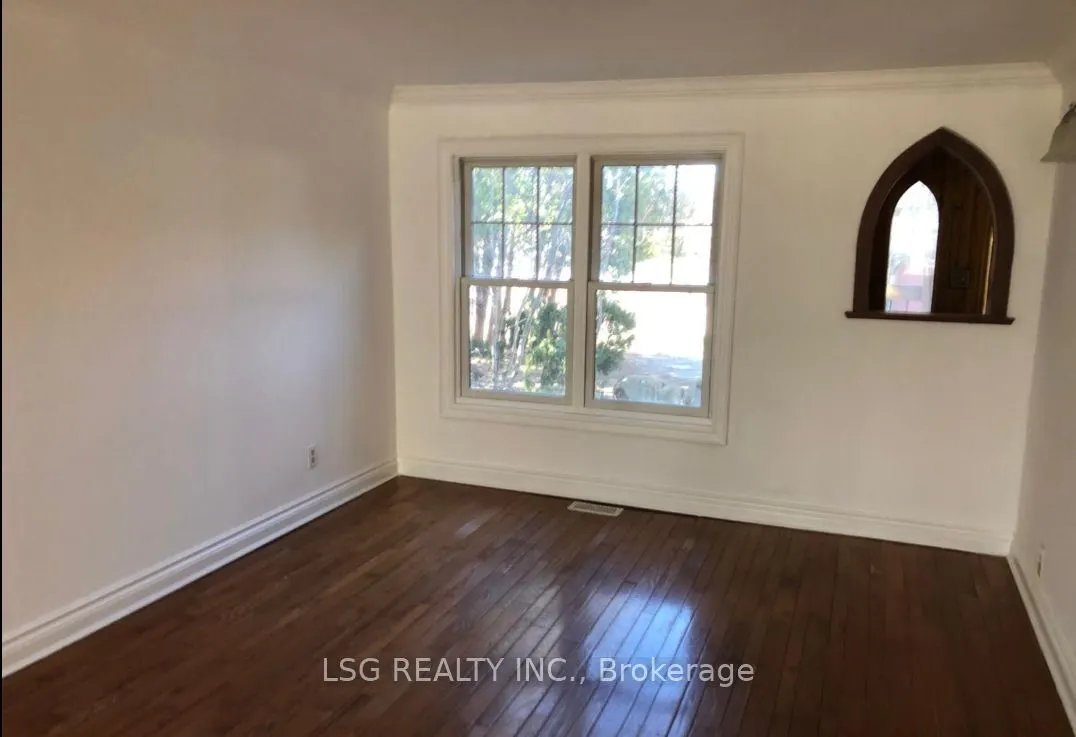521 Wellington Street W