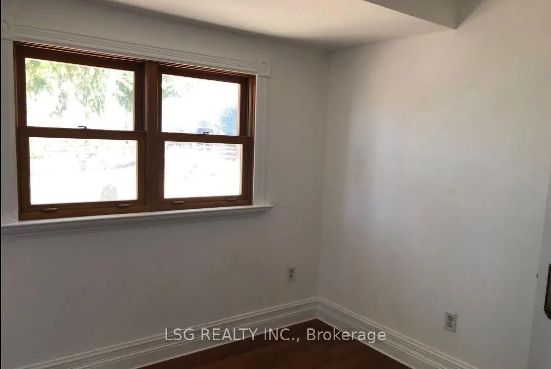 521 Wellington Street W