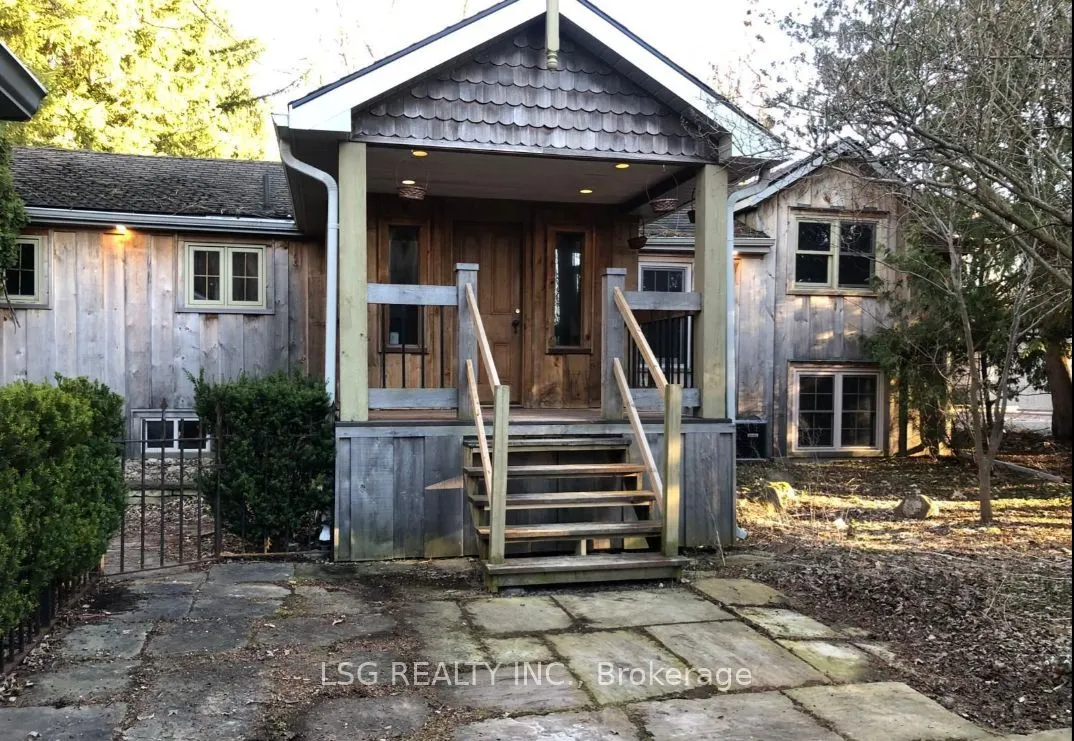 521 Wellington Street W