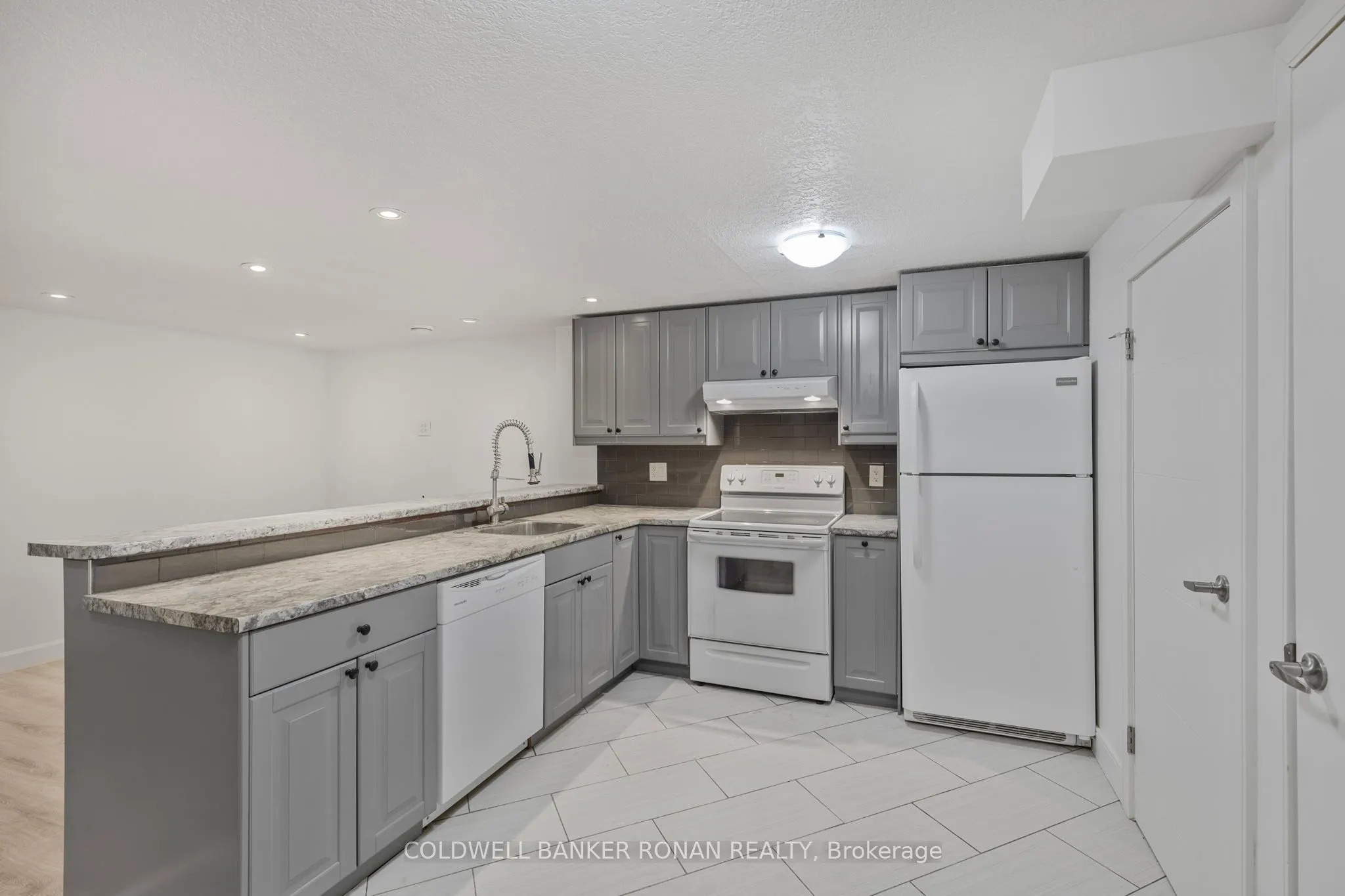 143 Albert Street W