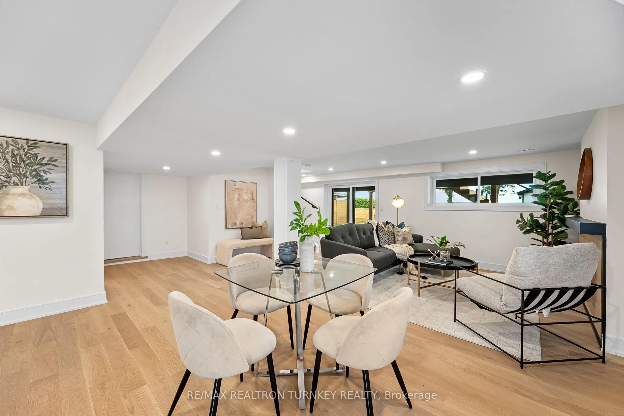 156 Holmes Point Road