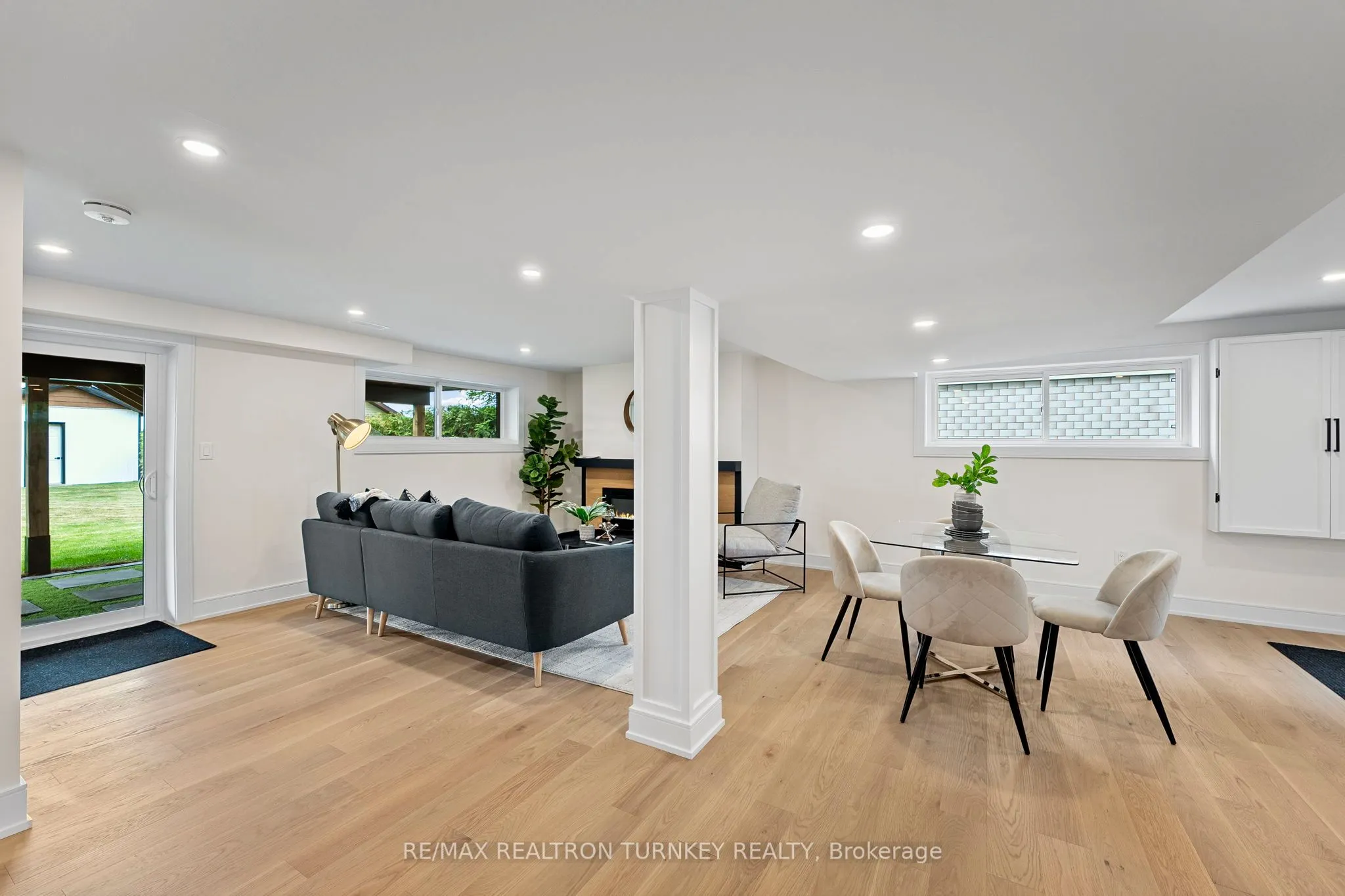 156 Holmes Point Road