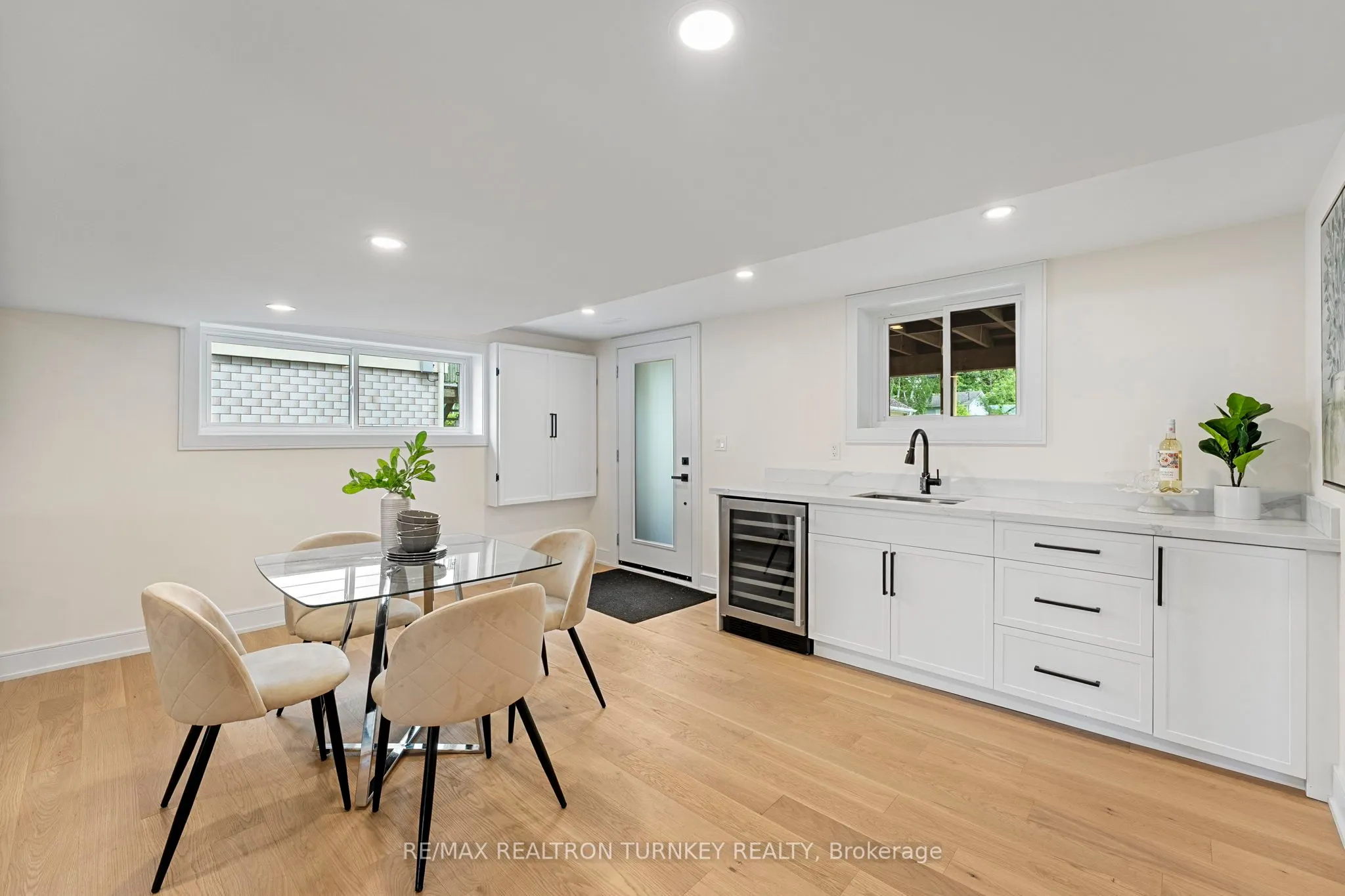 156 Holmes Point Road