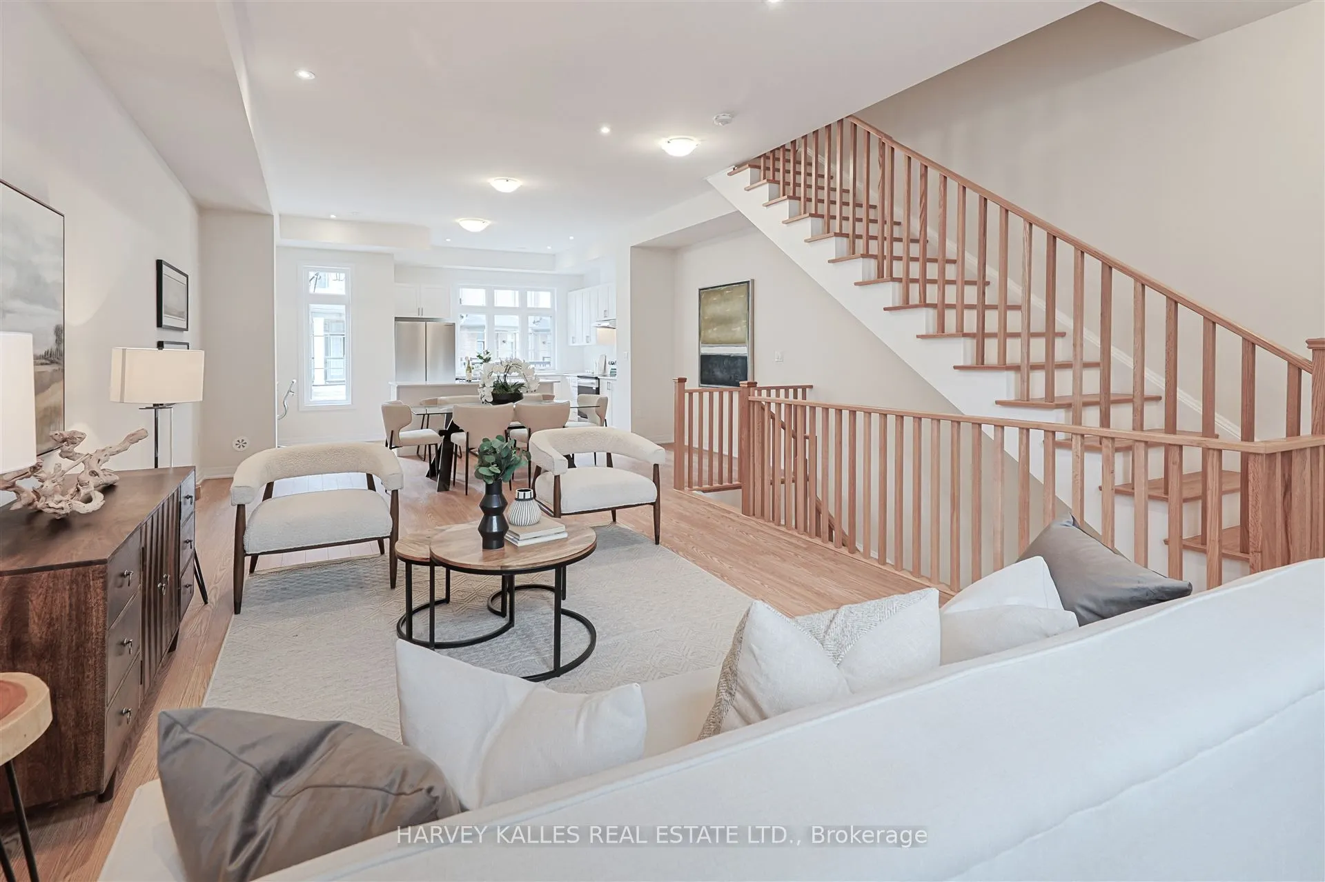 75 De La Roche Drive