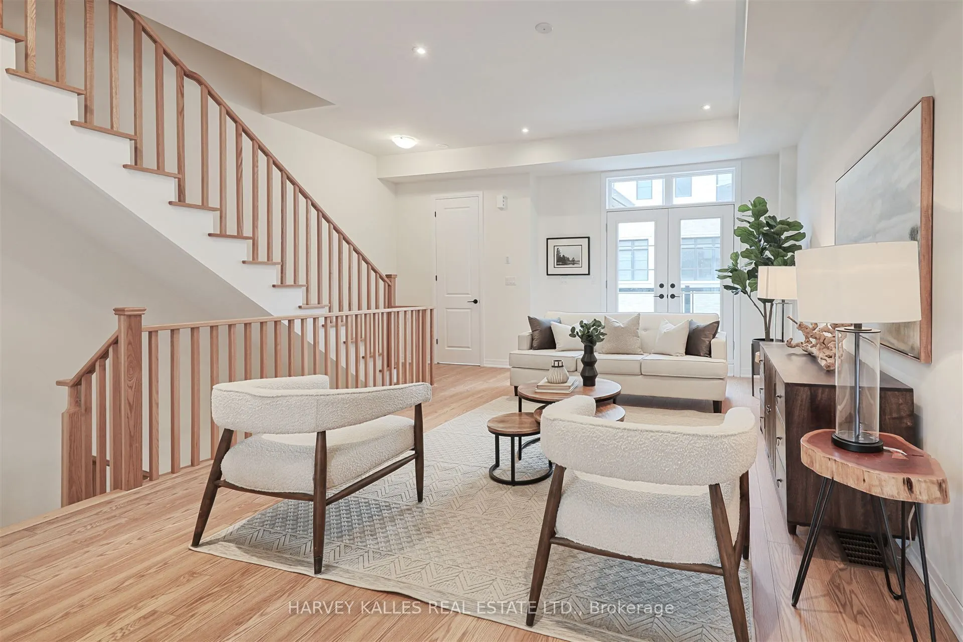 75 De La Roche Drive