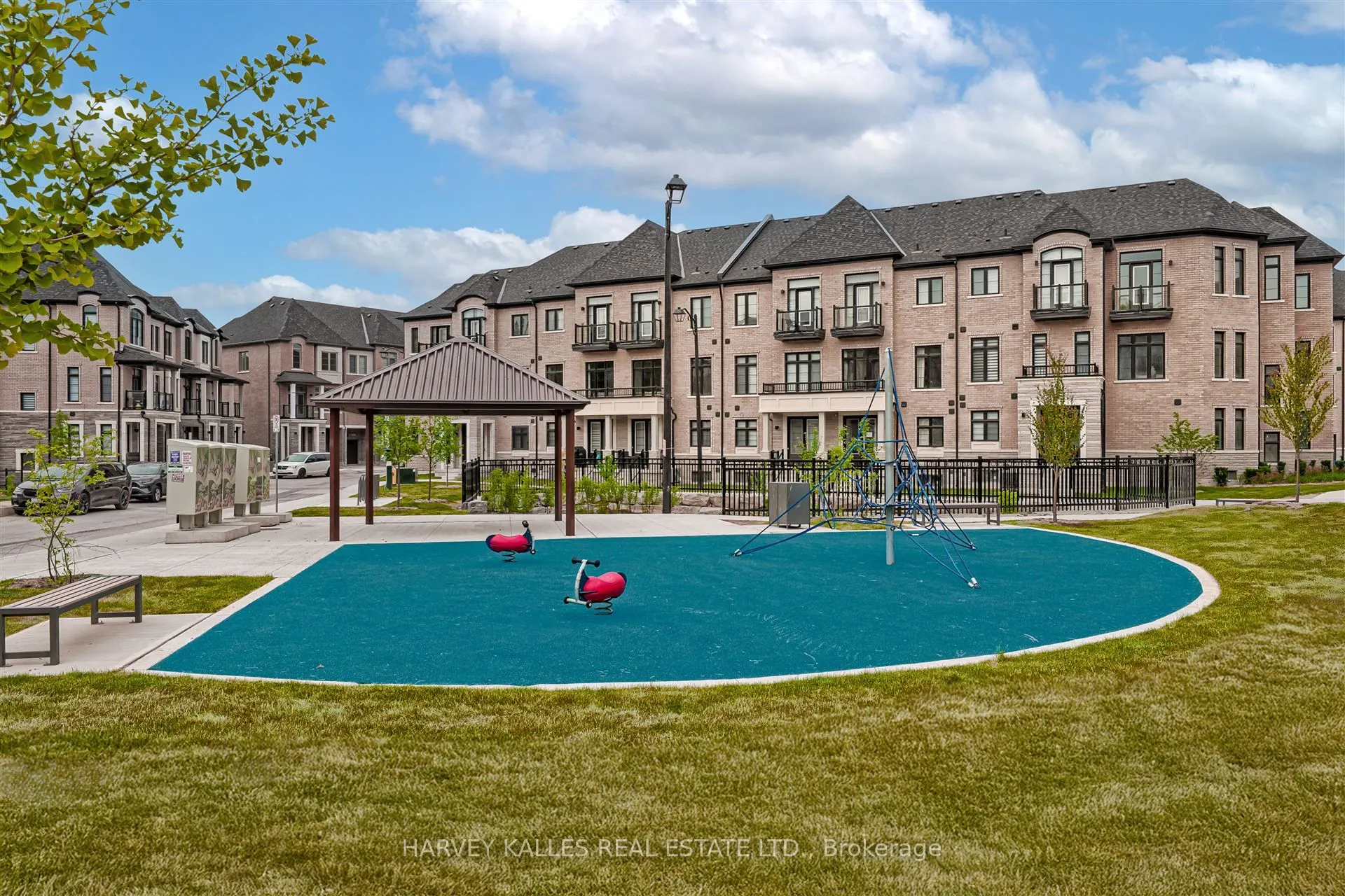 75 De La Roche Drive
