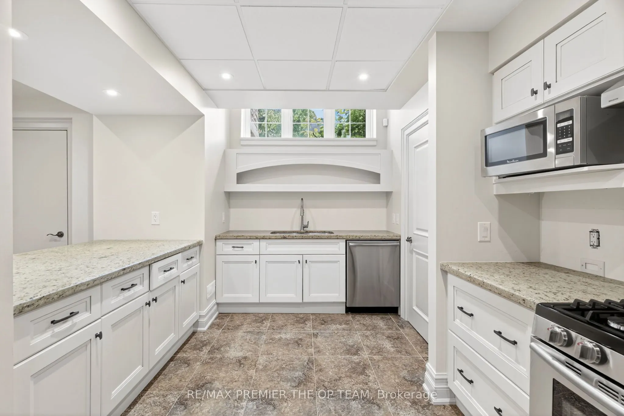 24 Grand Vellore Crescent