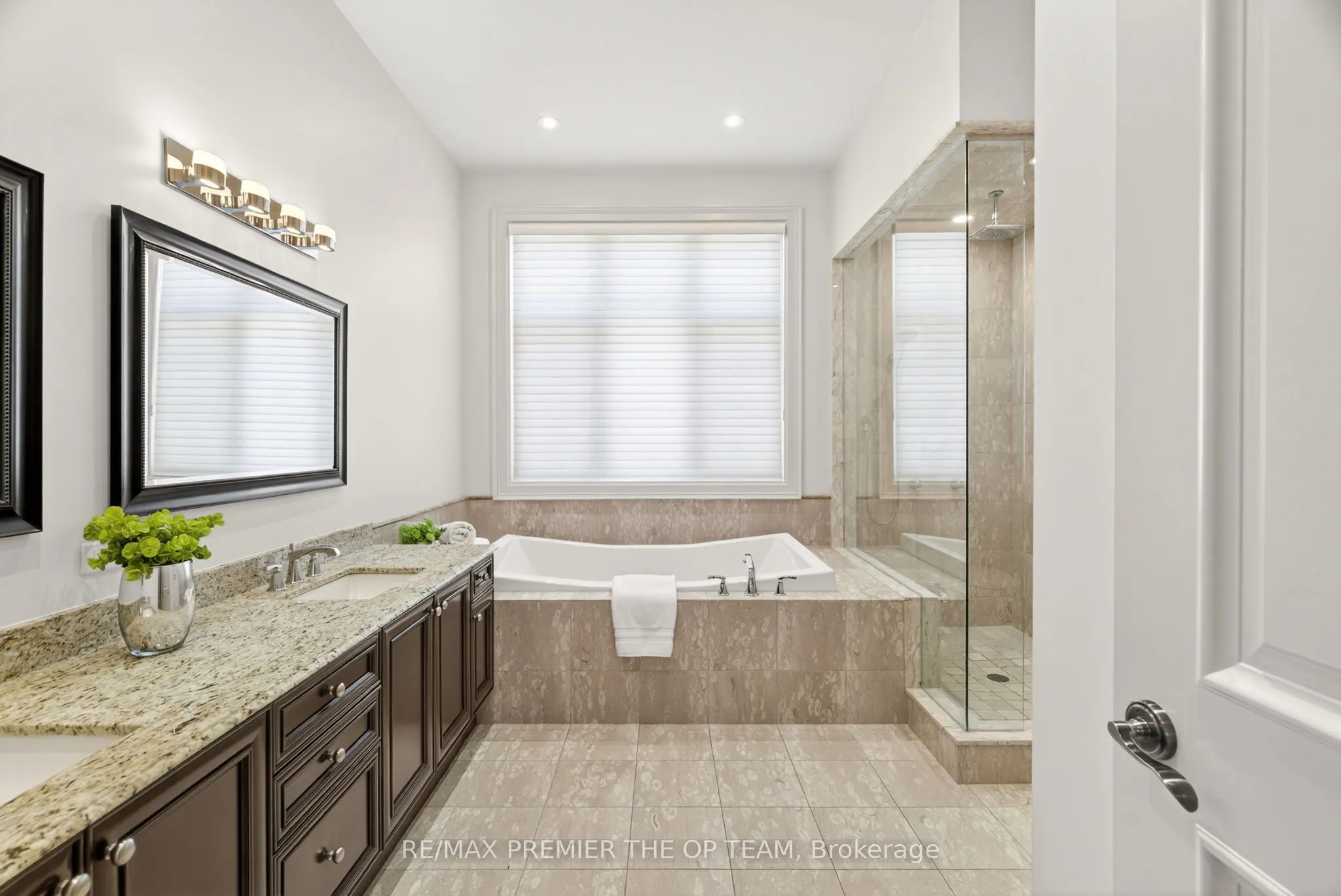 24 Grand Vellore Crescent