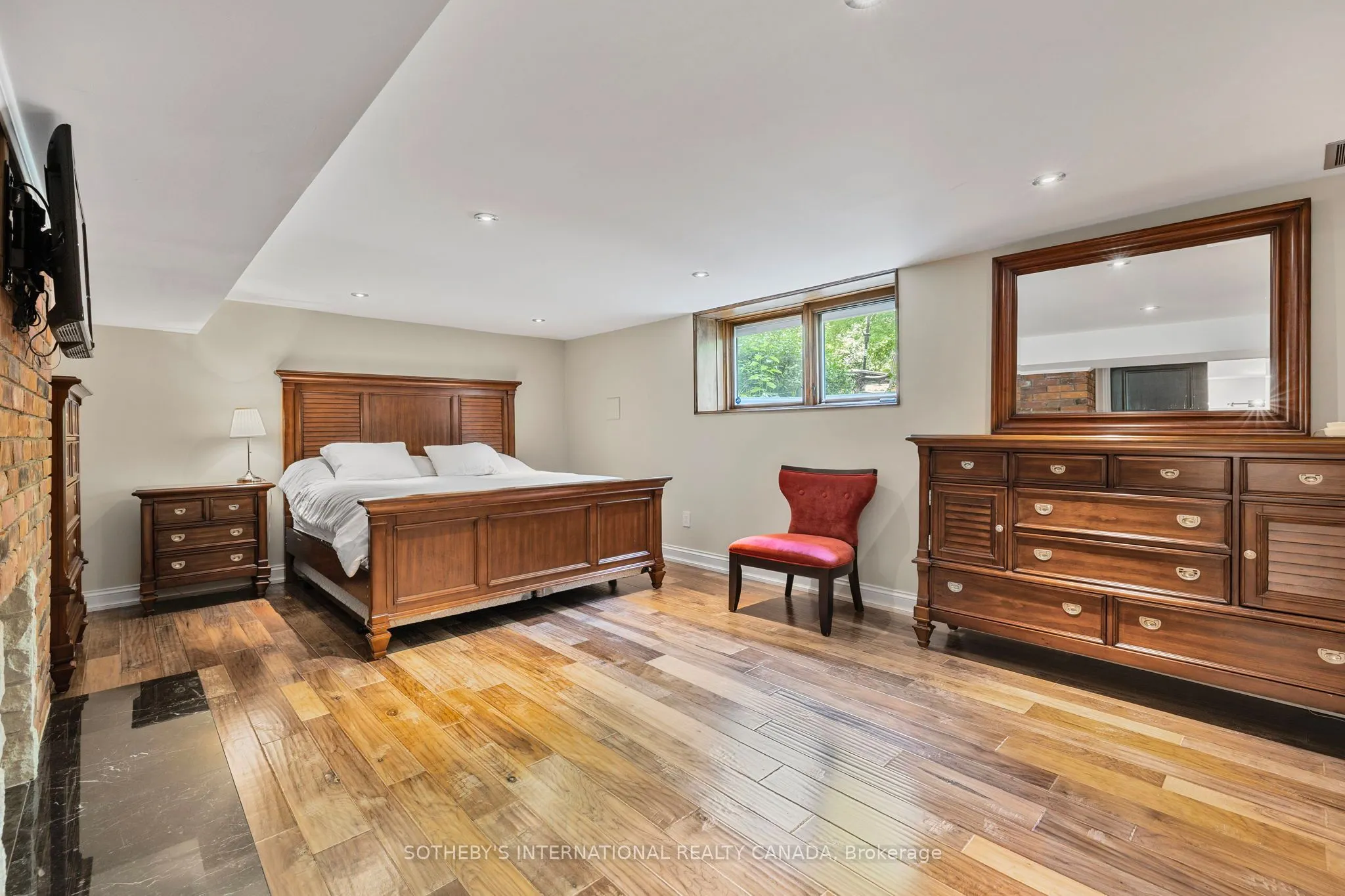 43 Woodland Acres Crescent