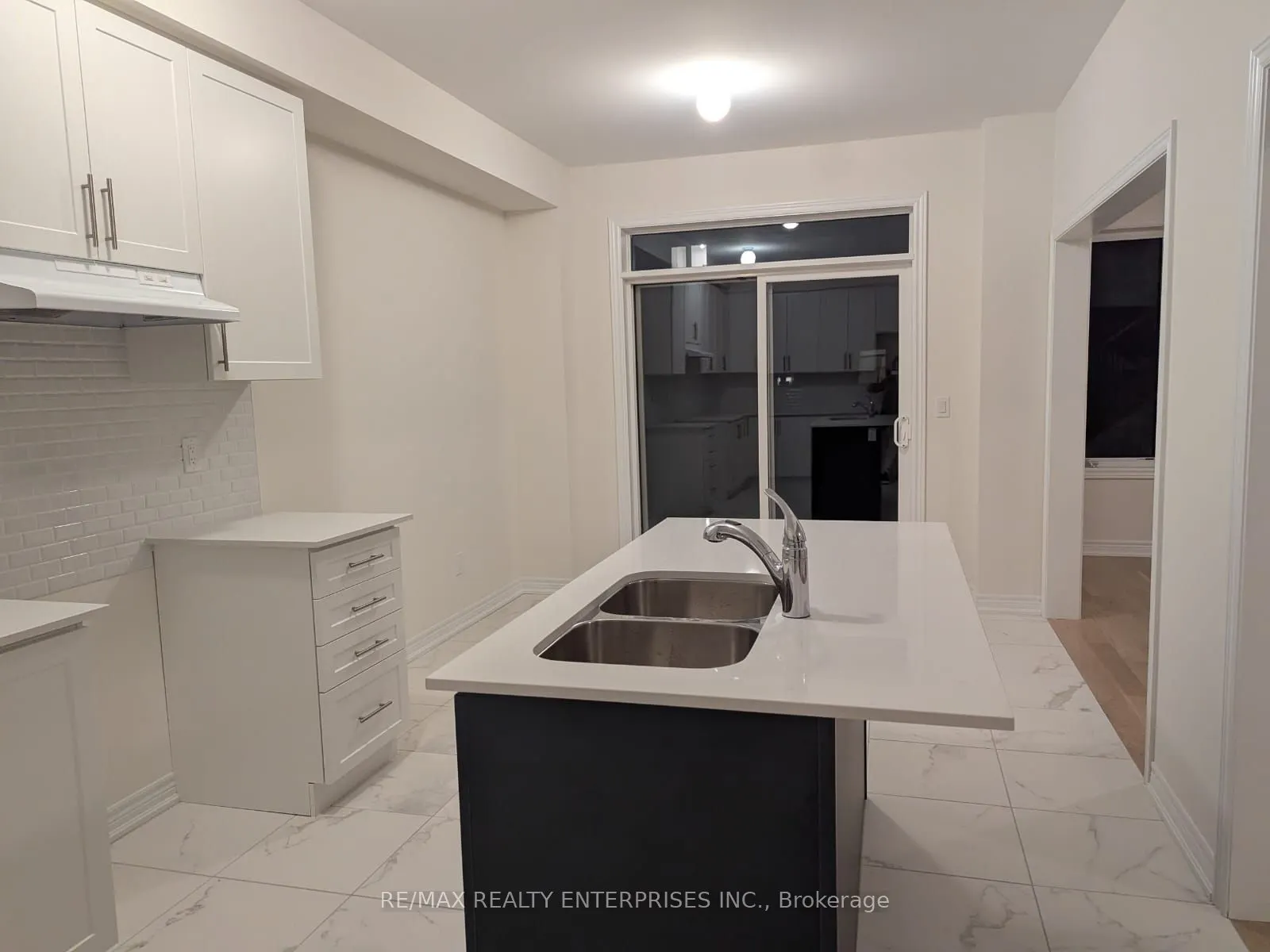 1279 Davis Loop