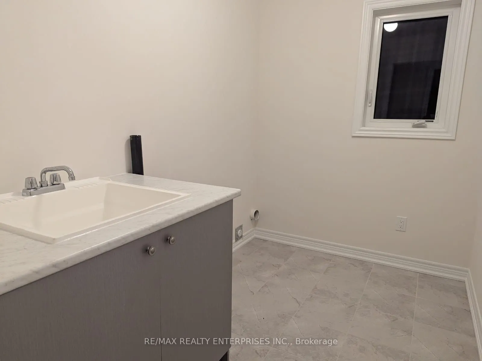 1279 Davis Loop