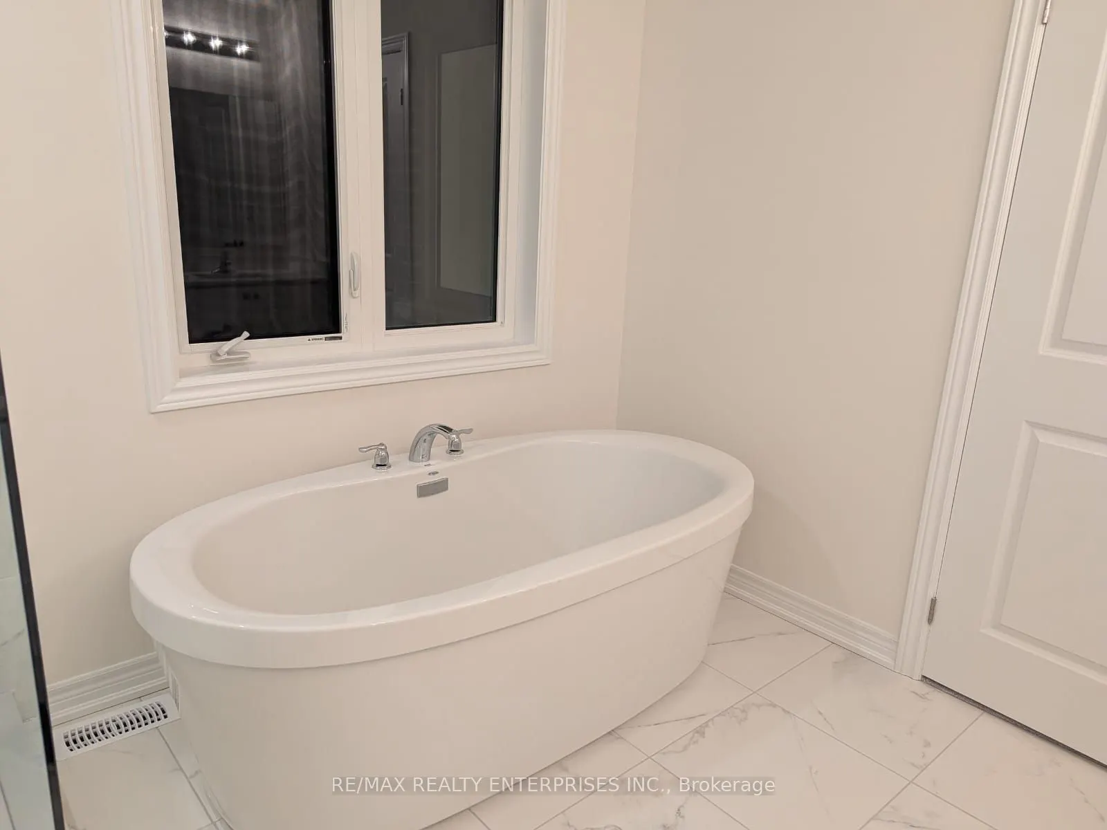 1279 Davis Loop