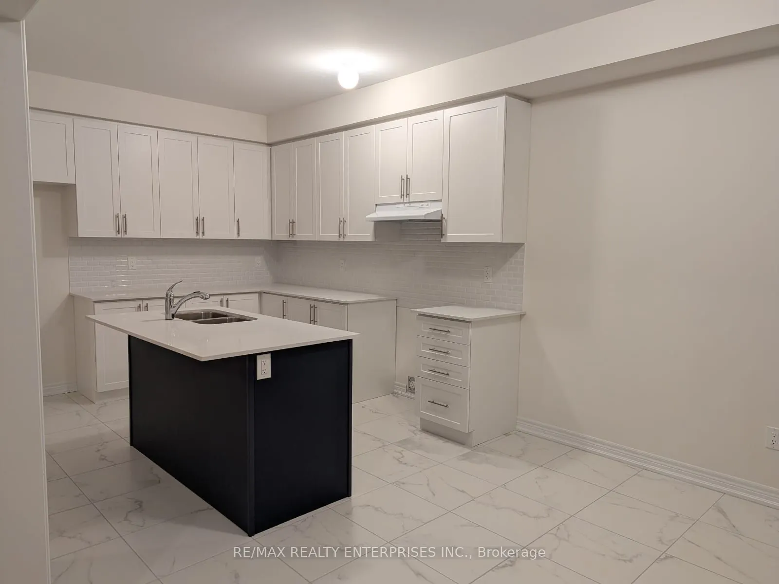 1279 Davis Loop