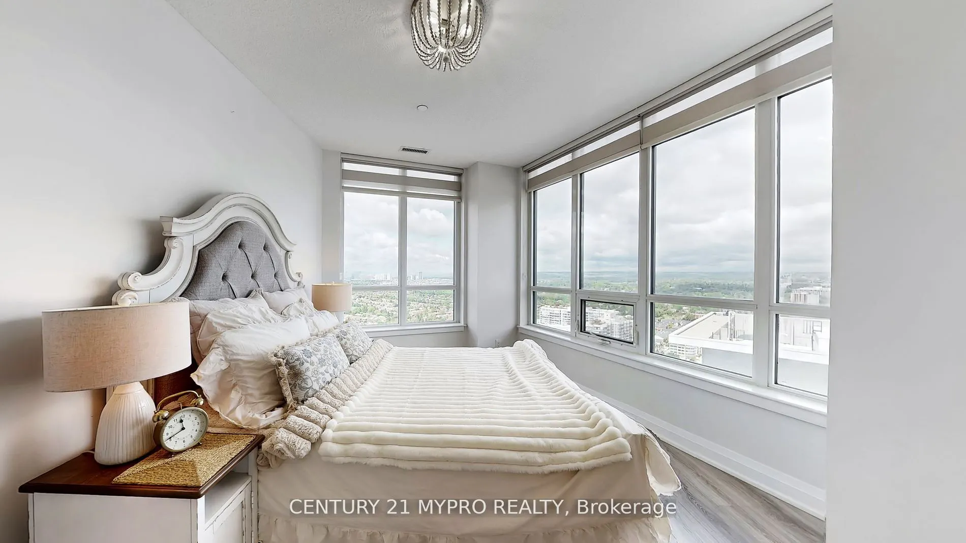 7171 Yonge Street NW, #2807