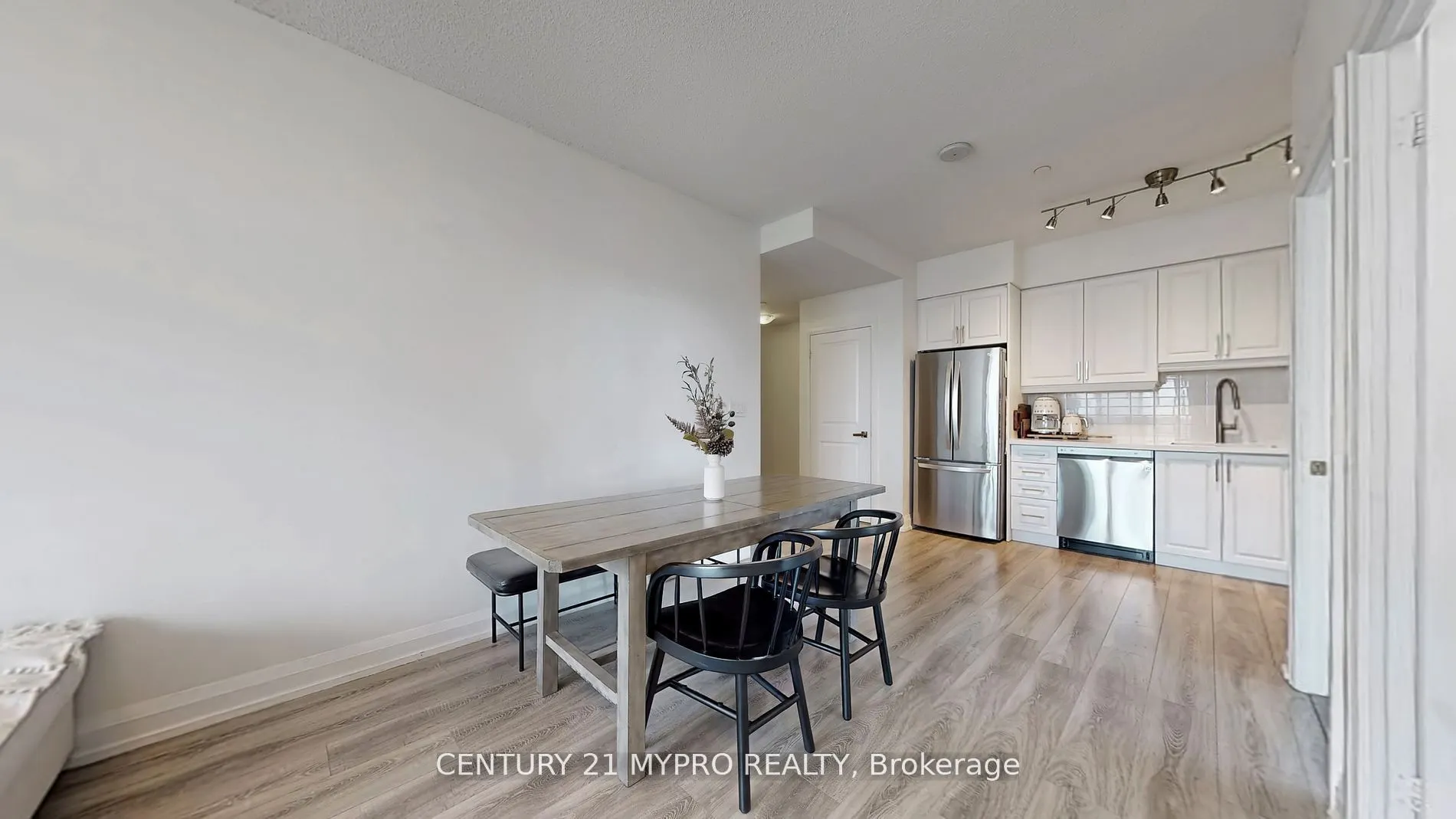7171 Yonge Street NW, #2807