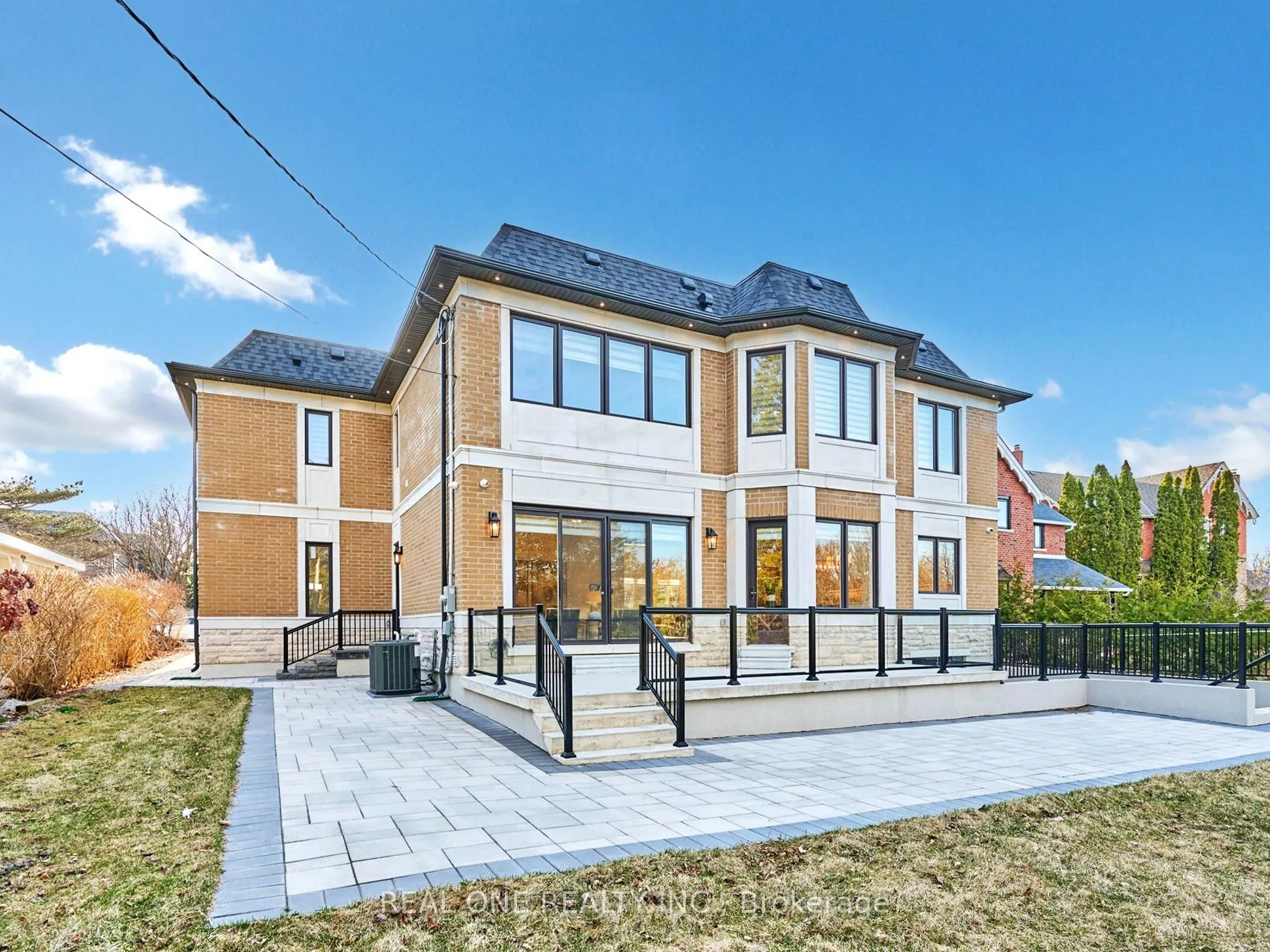 112 Robinson Street