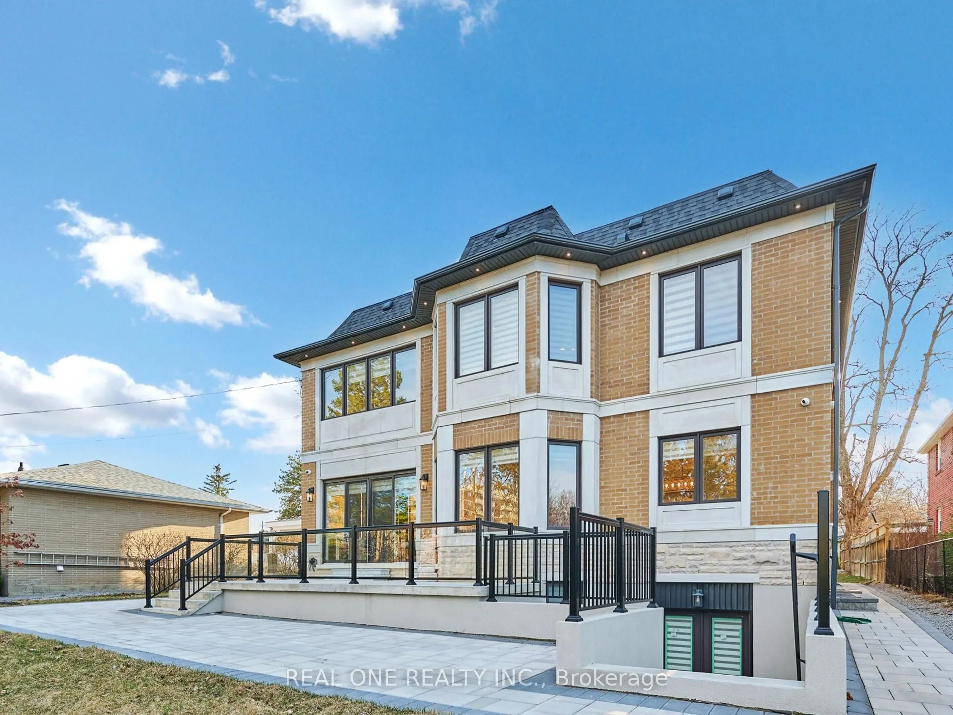 112 Robinson Street