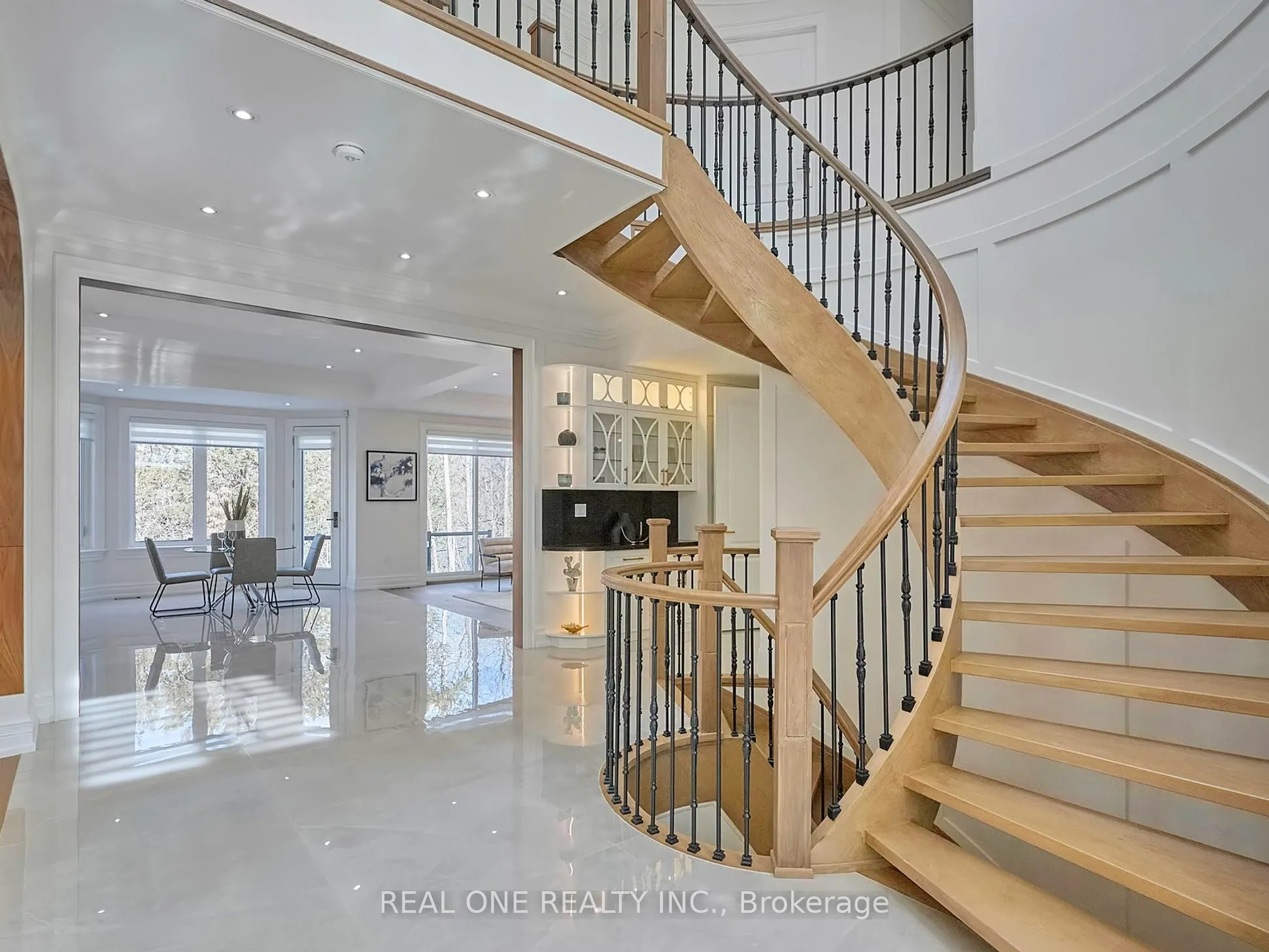 112 Robinson Street