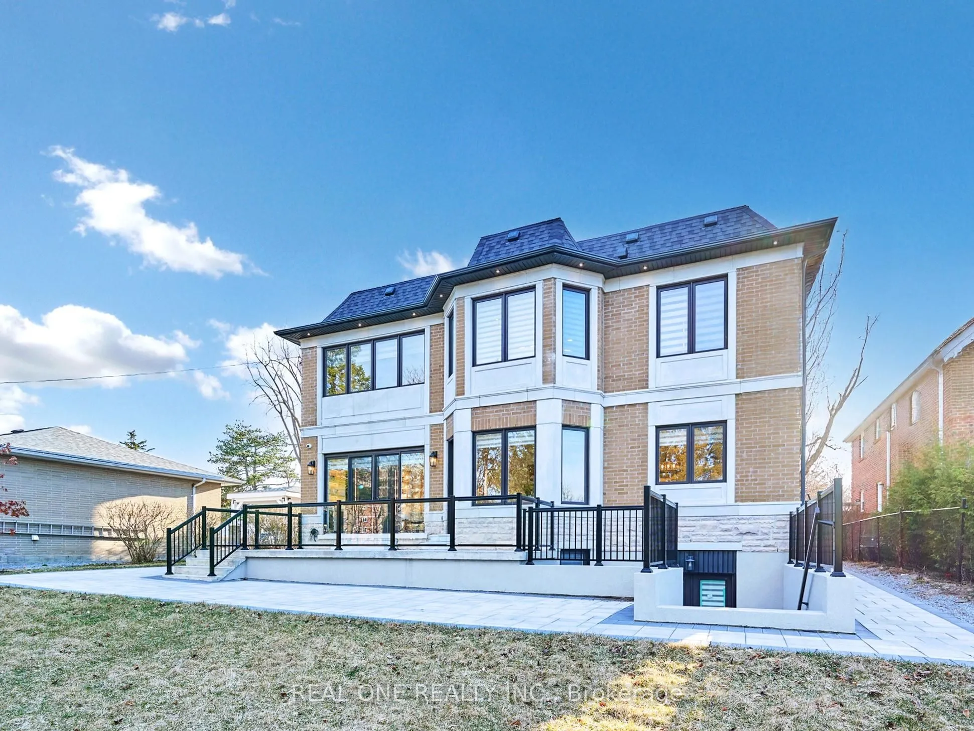 112 Robinson Street